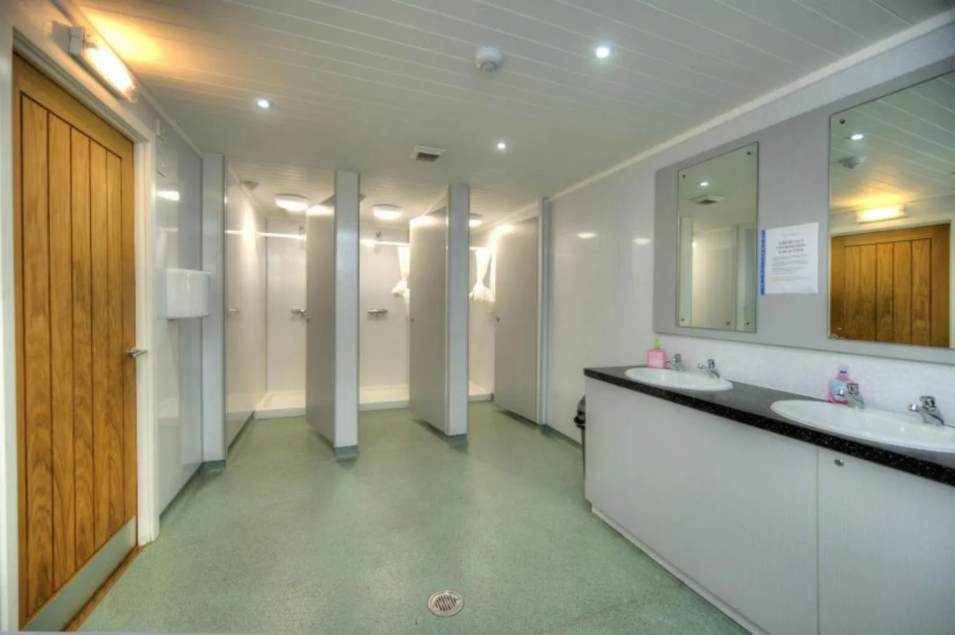 Public Bath in LOCH TAY HIGHLAND LODGES and GLAMPING PARK