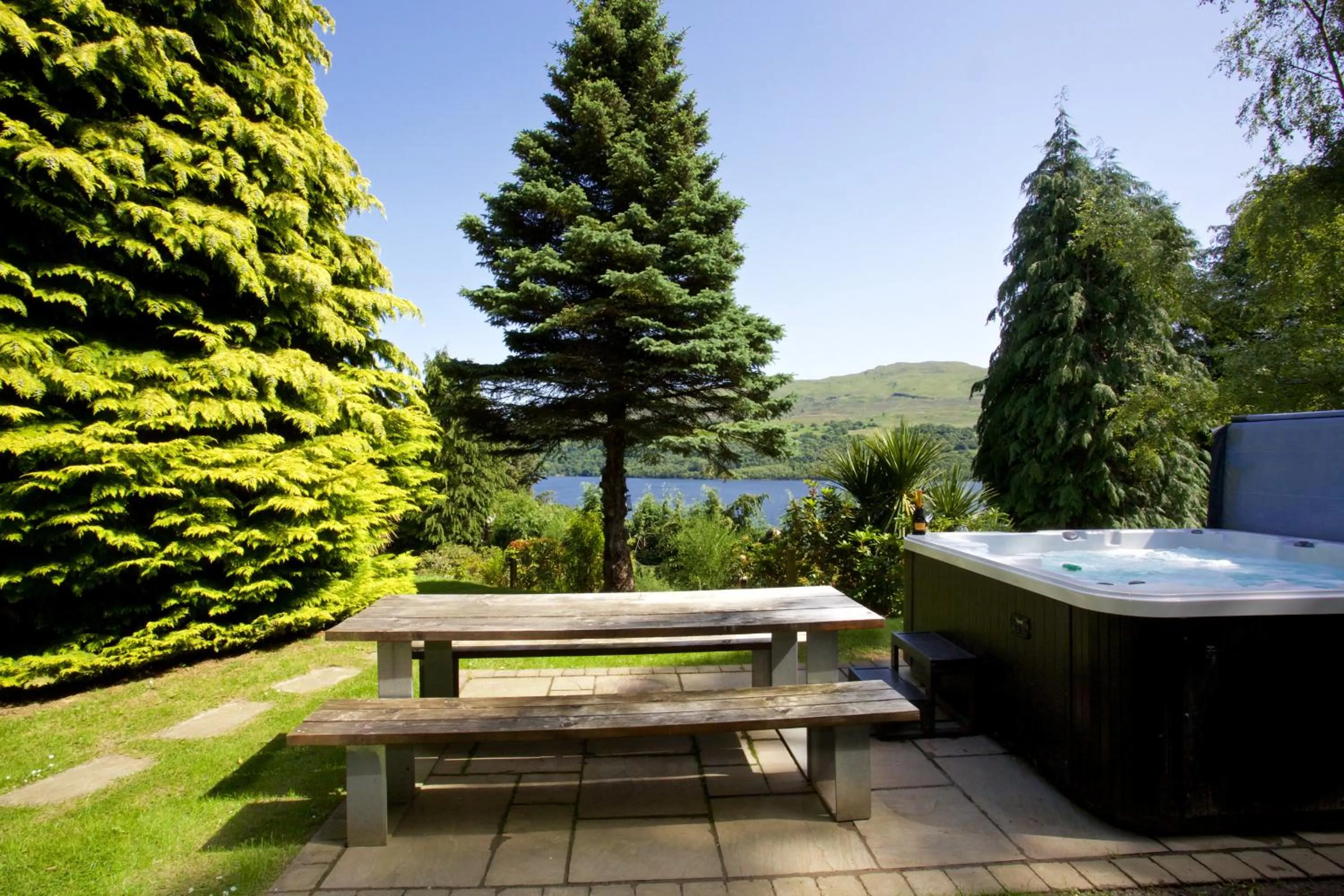 Hot Tub in LOCH TAY HIGHLAND LODGES and GLAMPING PARK