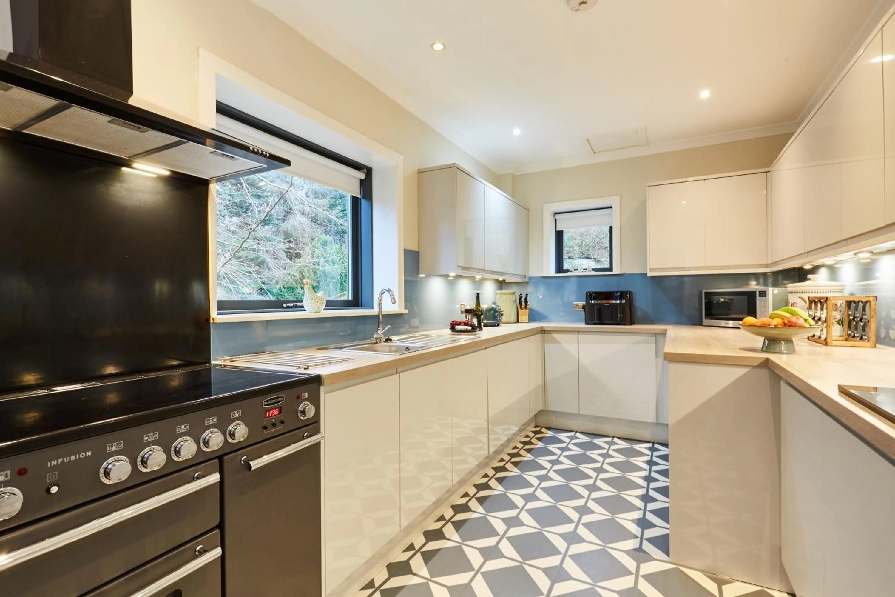 Kitchen or kitchenette in LOCH TAY HIGHLAND LODGES and GLAMPING PARK