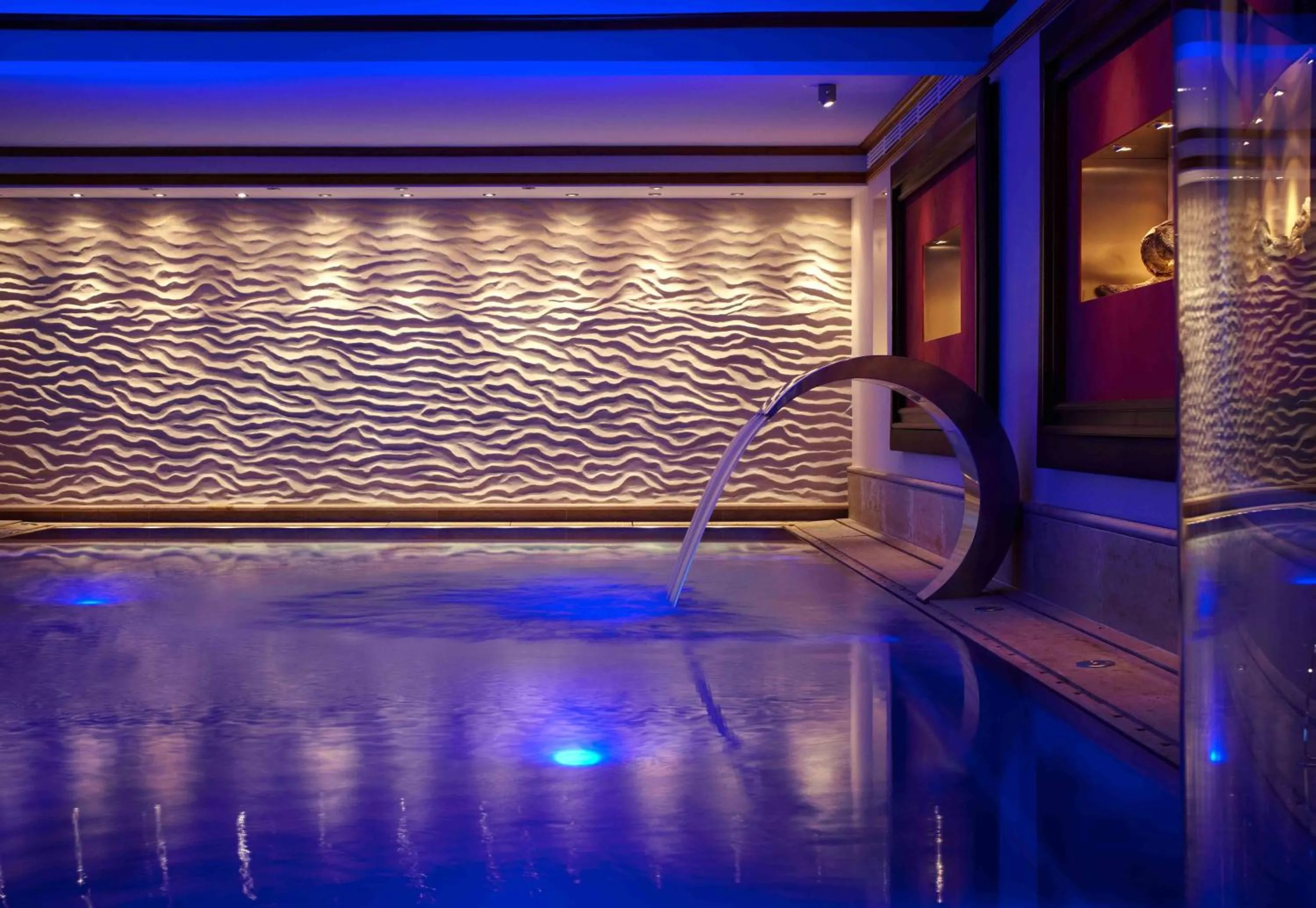 Swimming pool in Sporthotel Lorünser