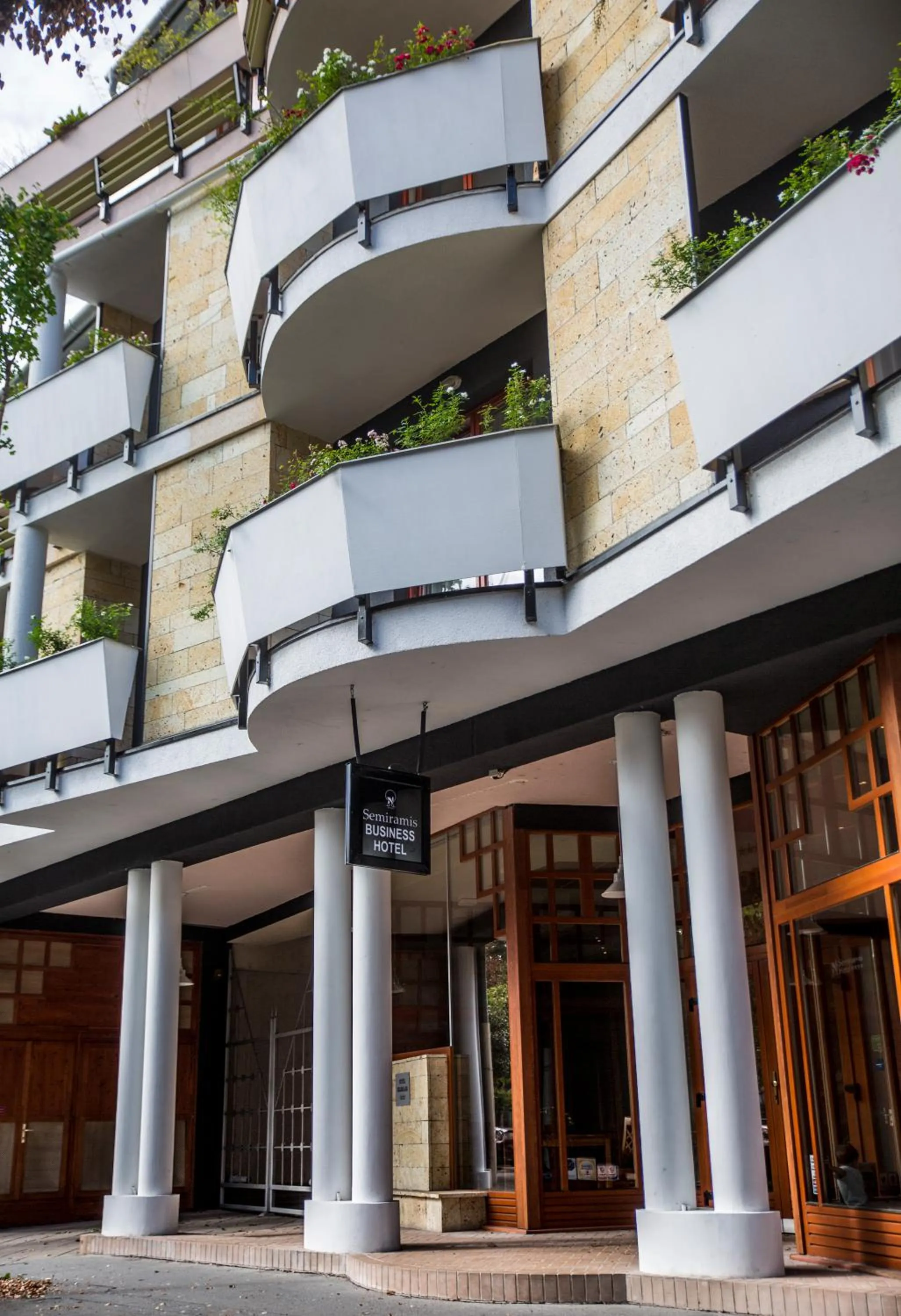 Facade/entrance in Semiramis Business Hotel