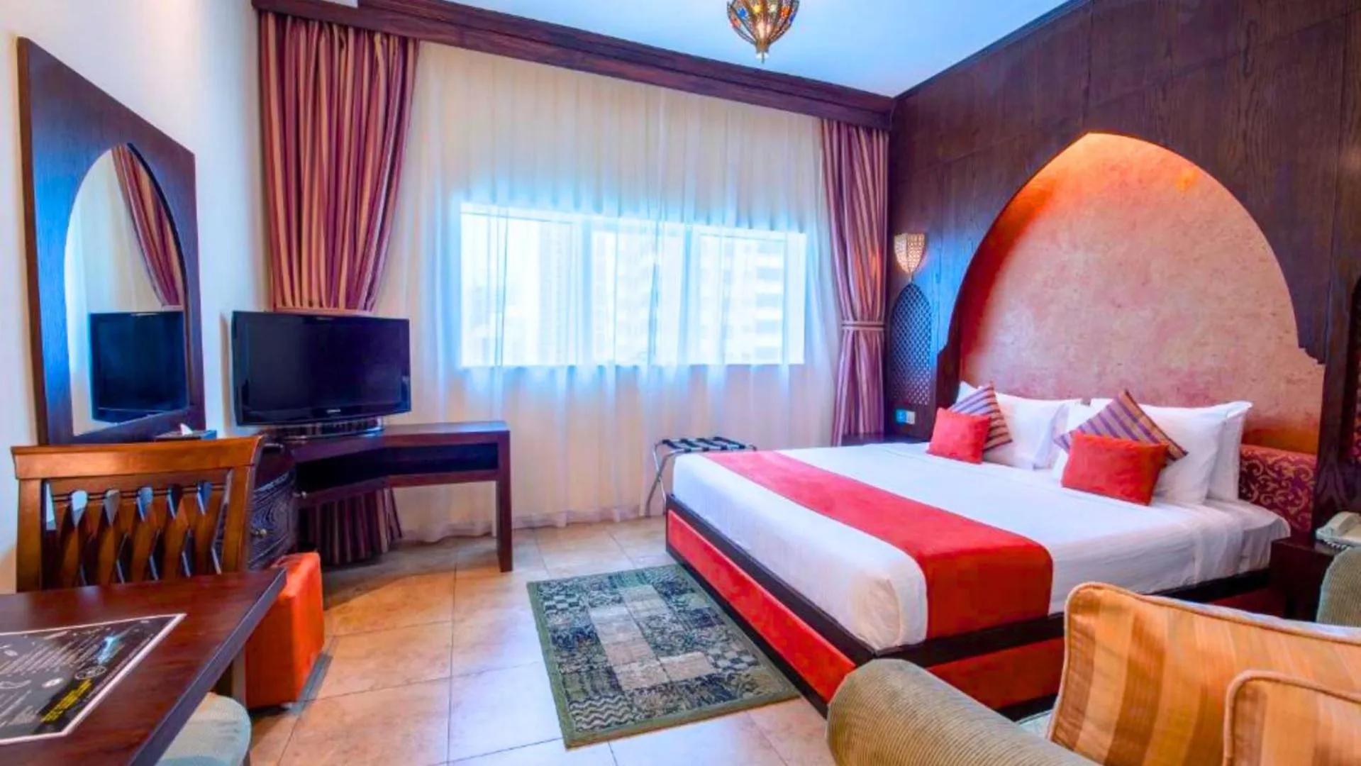 TV and multimedia, Bed in First Central Hotel Suites