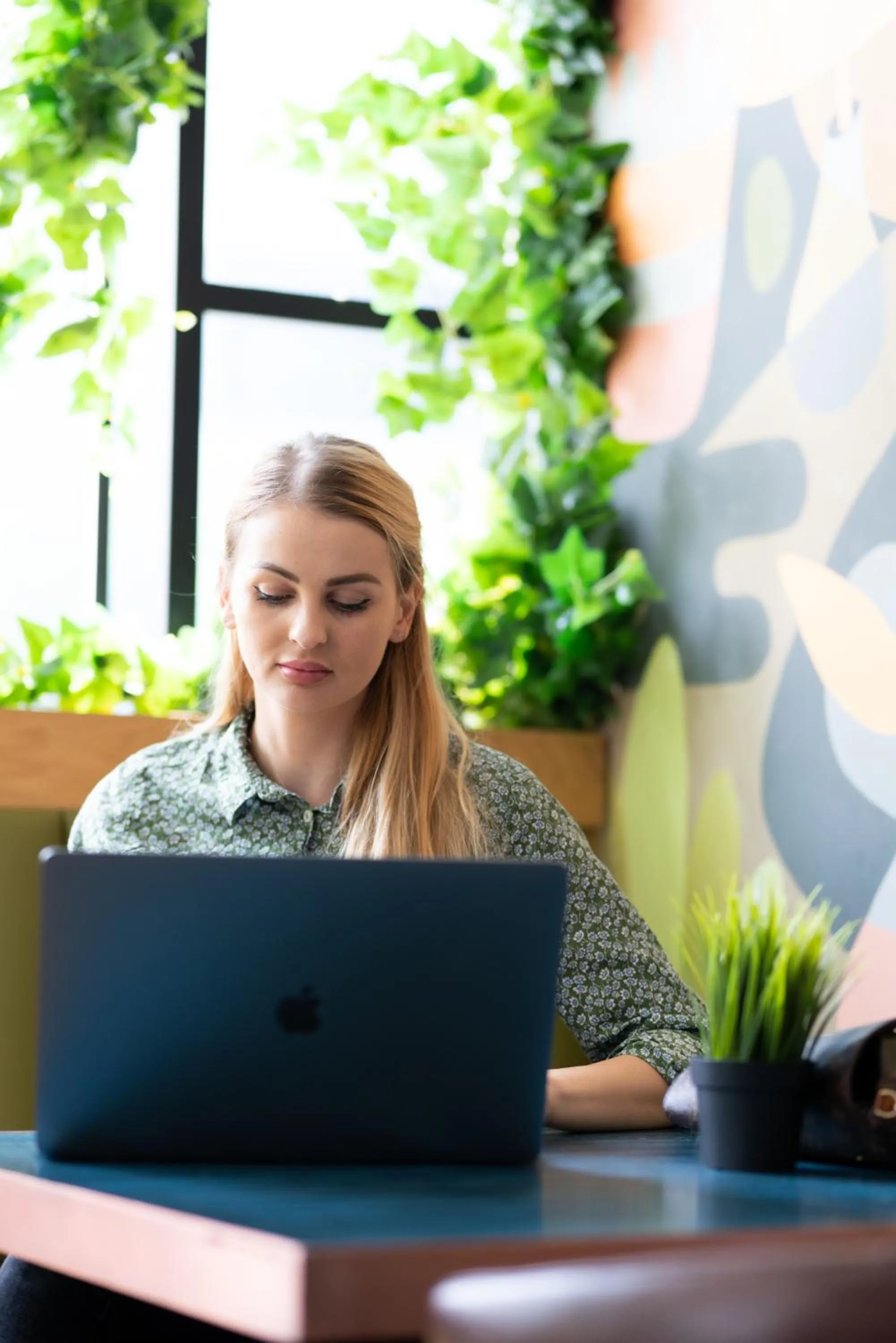 Restaurant/places to eat in First Central Hotel Suites