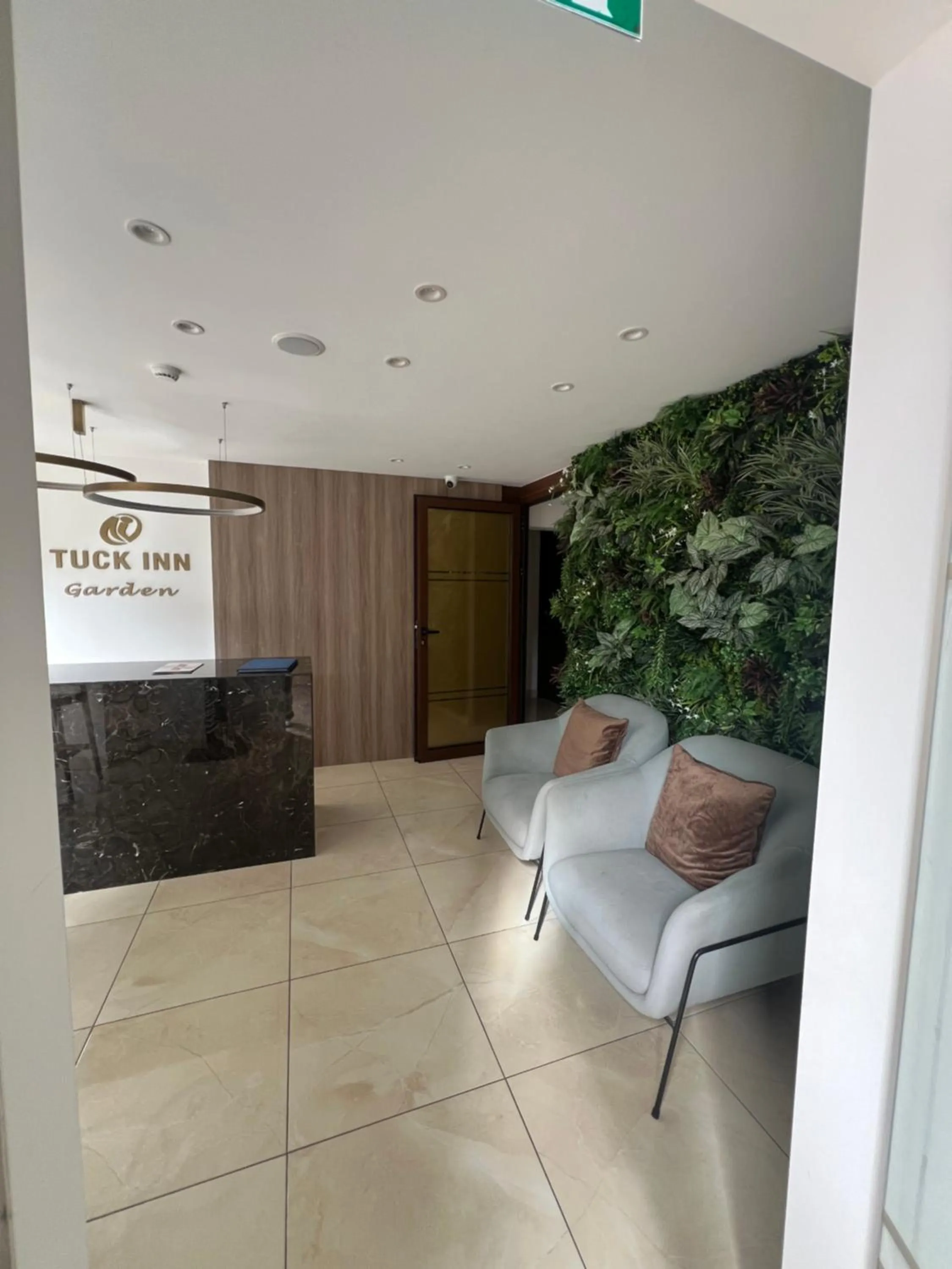 Facade/entrance in Tuck Inn