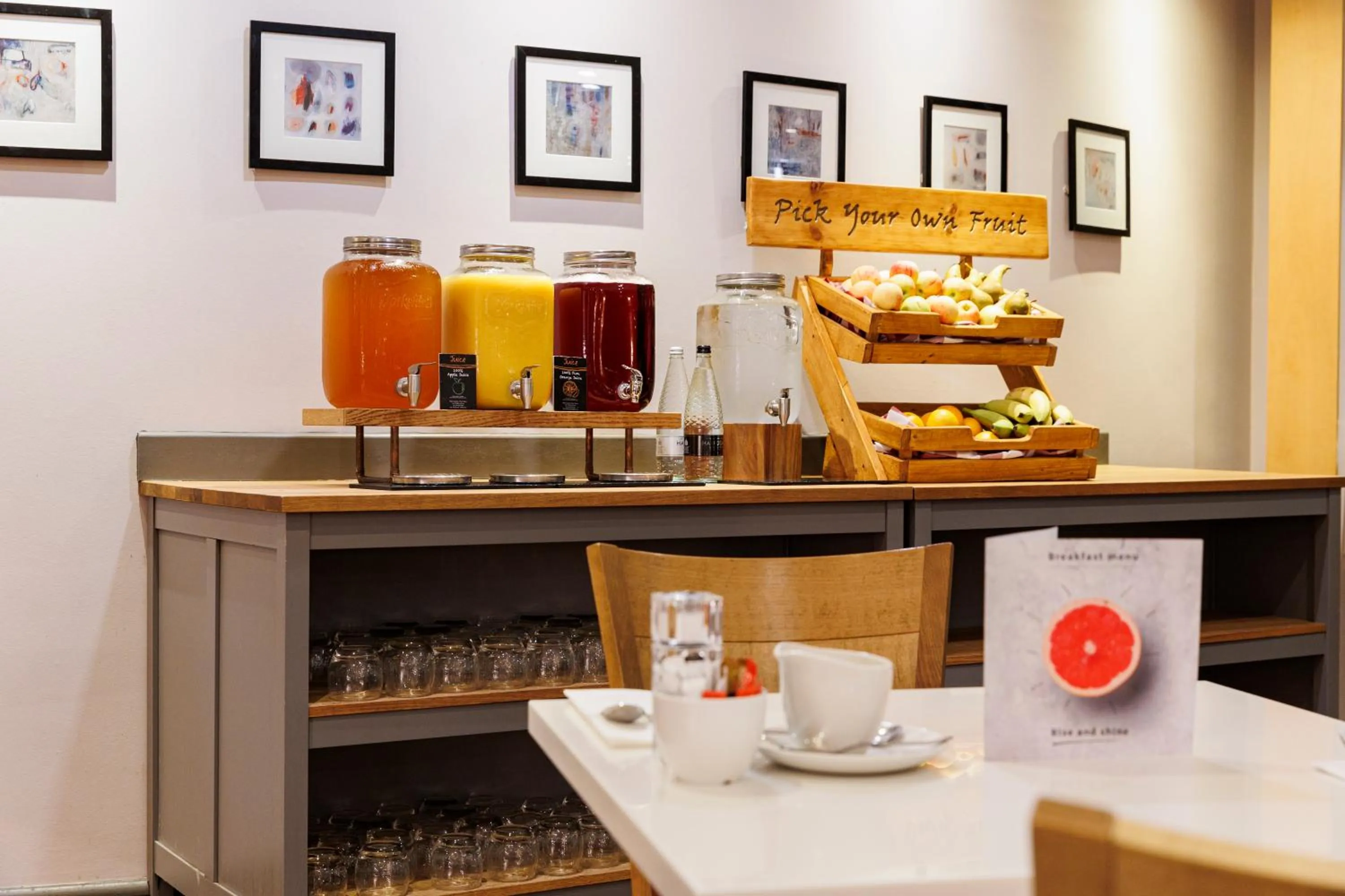 Food and drinks in Holiday Inn Reading South M4 Jct 11 by IHG