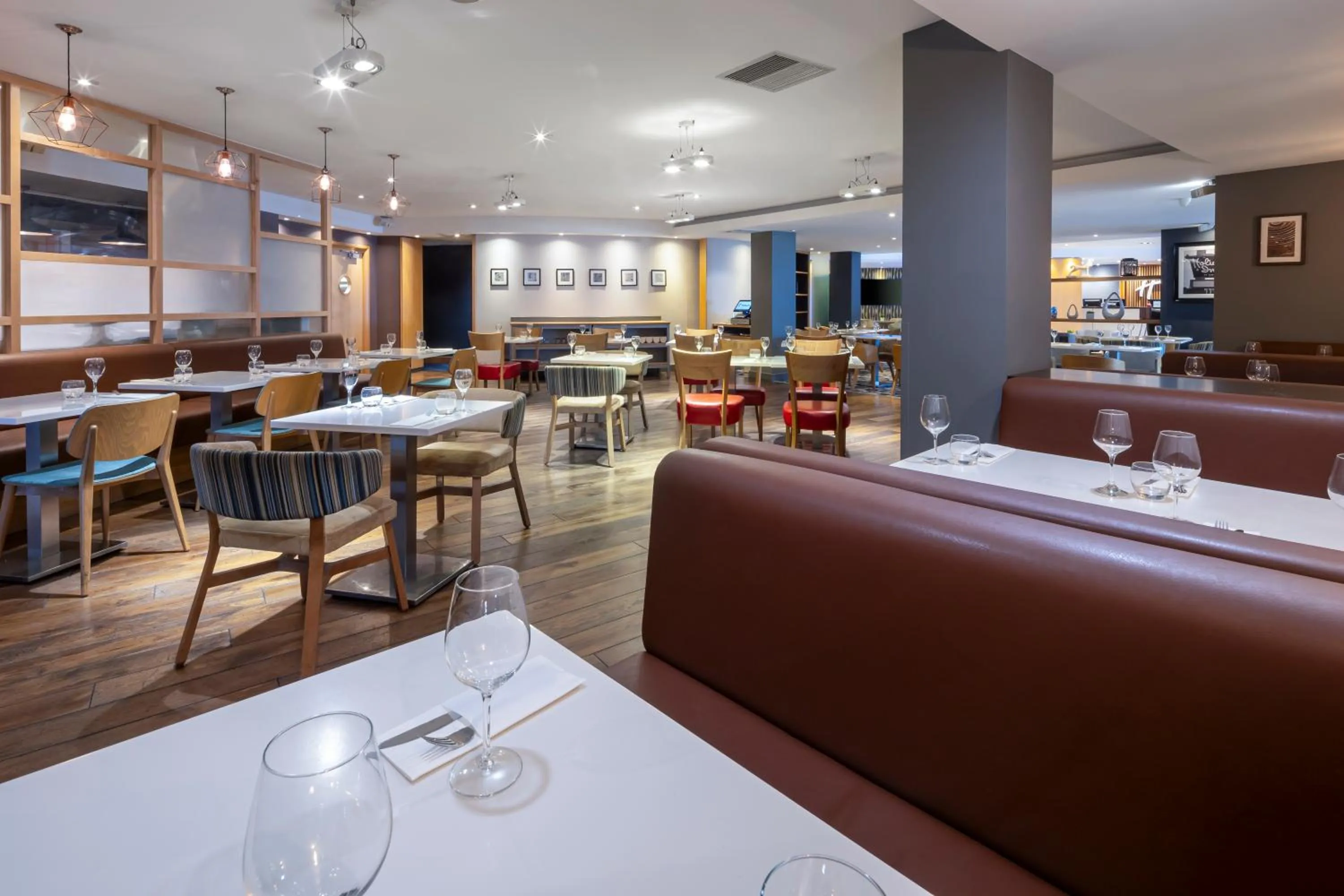 Restaurant/places to eat in Holiday Inn Reading South M4 Jct 11 by IHG