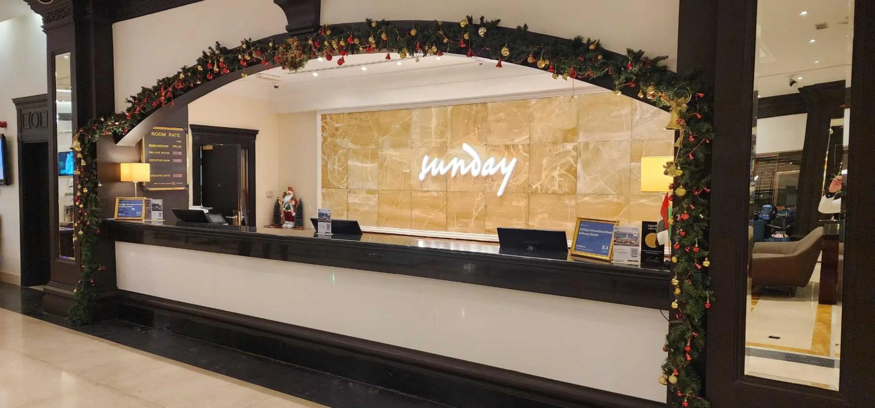 Lobby or reception in Sunday Hotel Holiday international Dubai