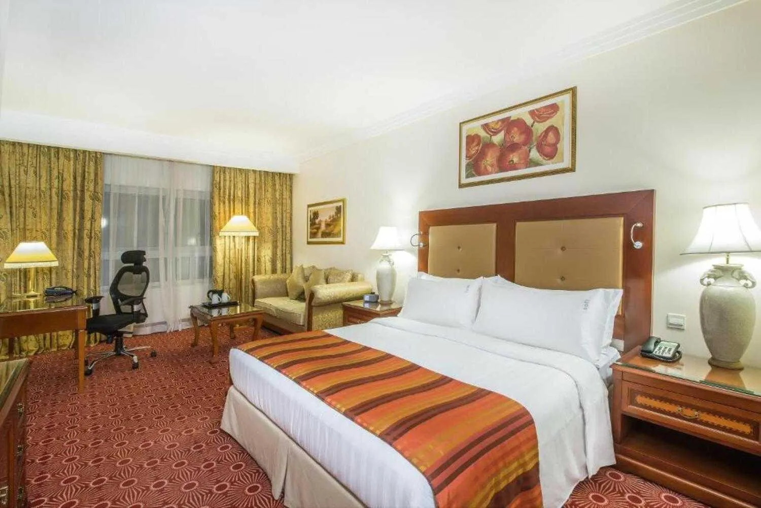 Bedroom, Bed in Sunday Hotel Holiday international Dubai