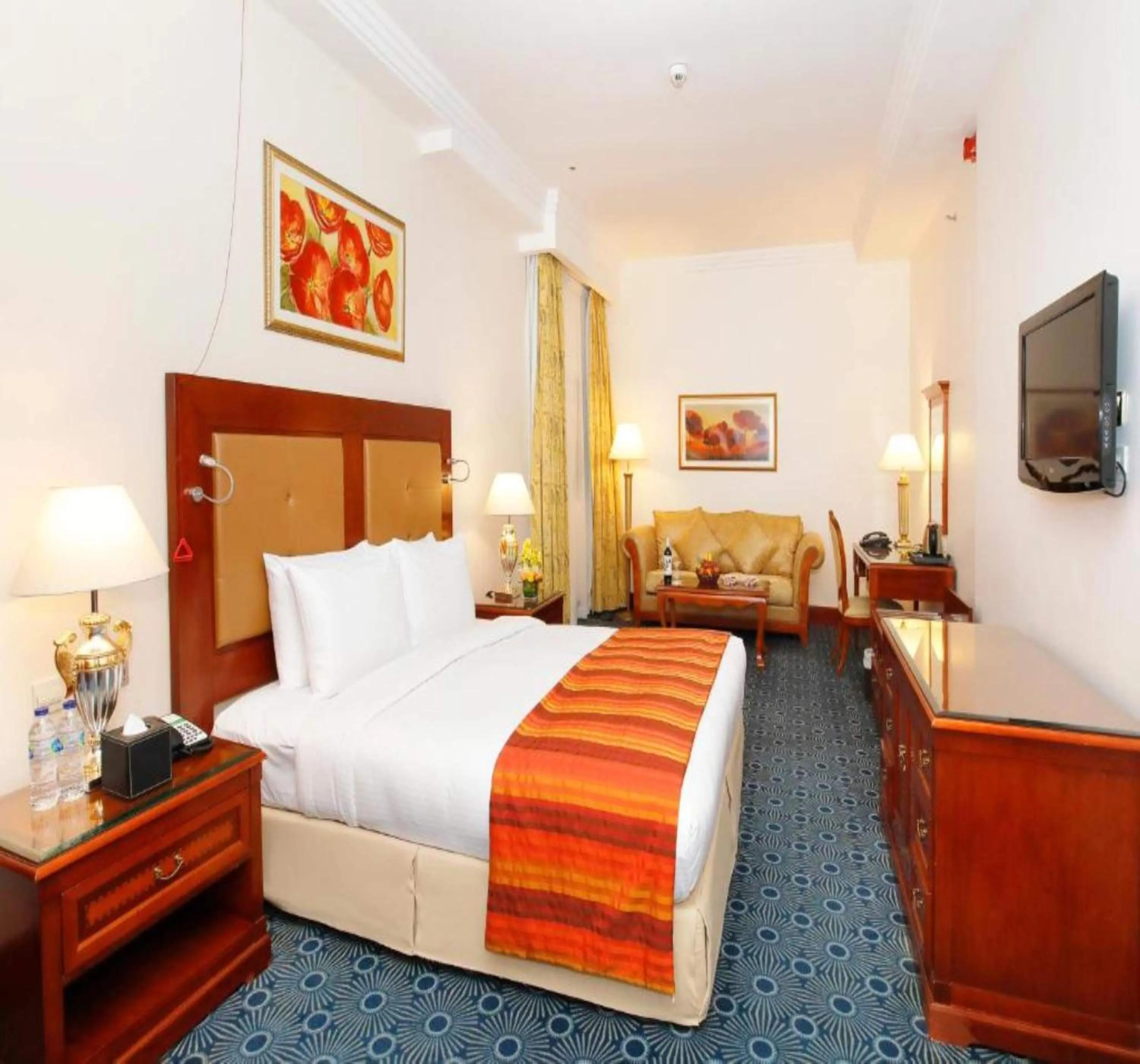 Photo of the whole room, Bed in Sunday Hotel Holiday international Dubai
