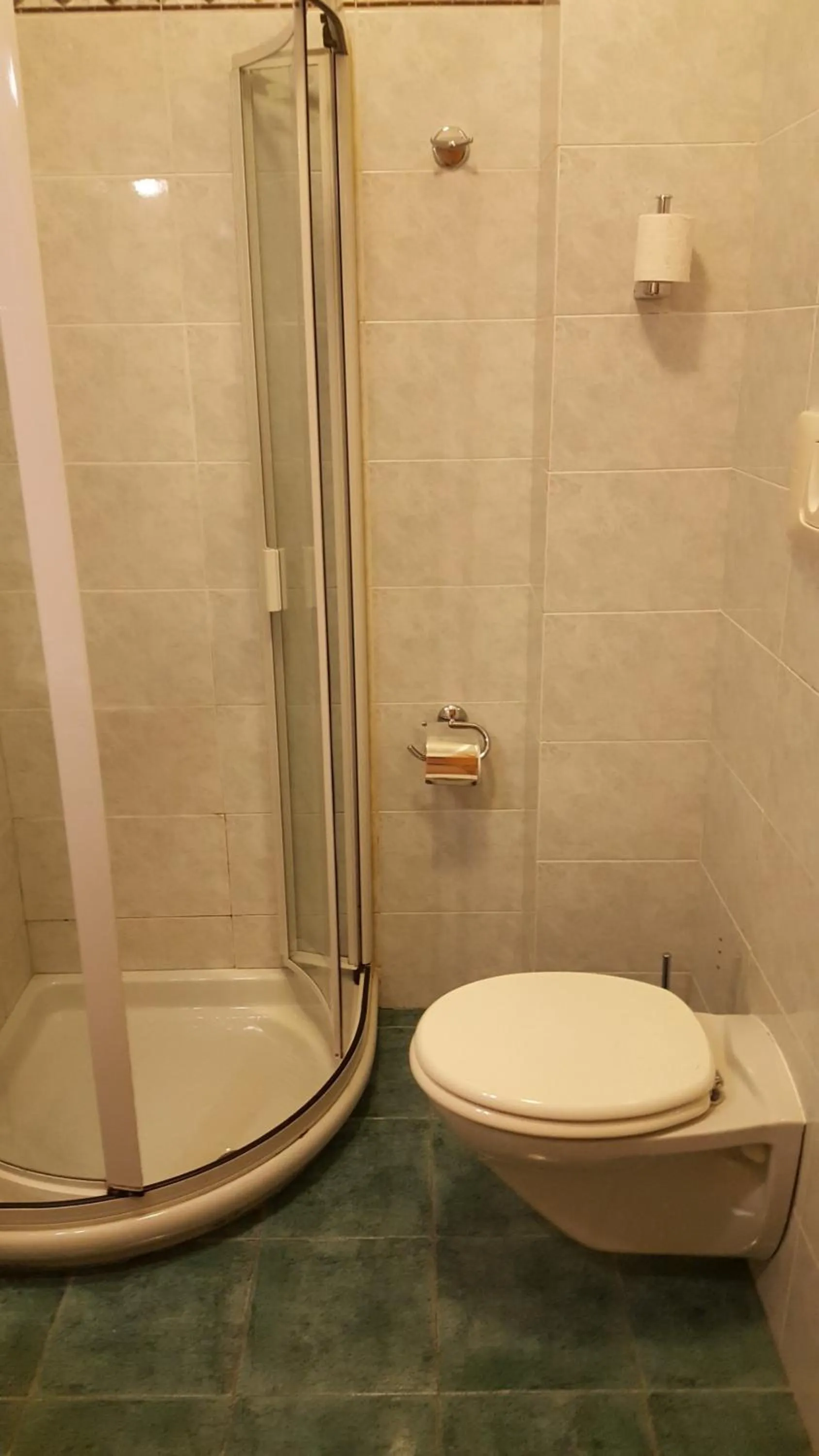 Shower in Nuovo Albergo