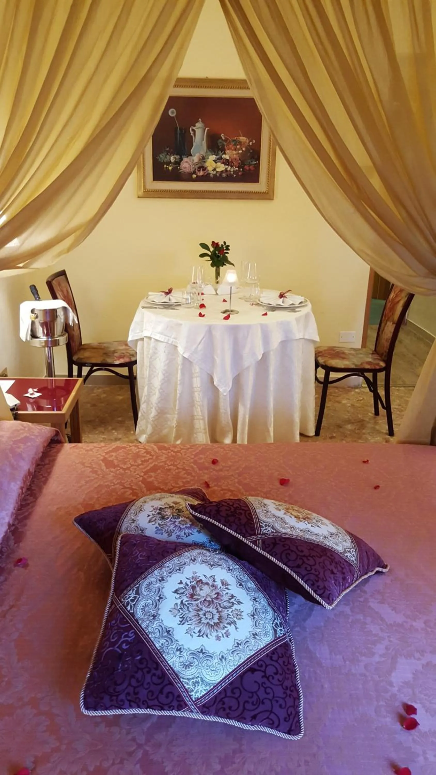 Restaurant/places to eat, Bed in Nuovo Albergo