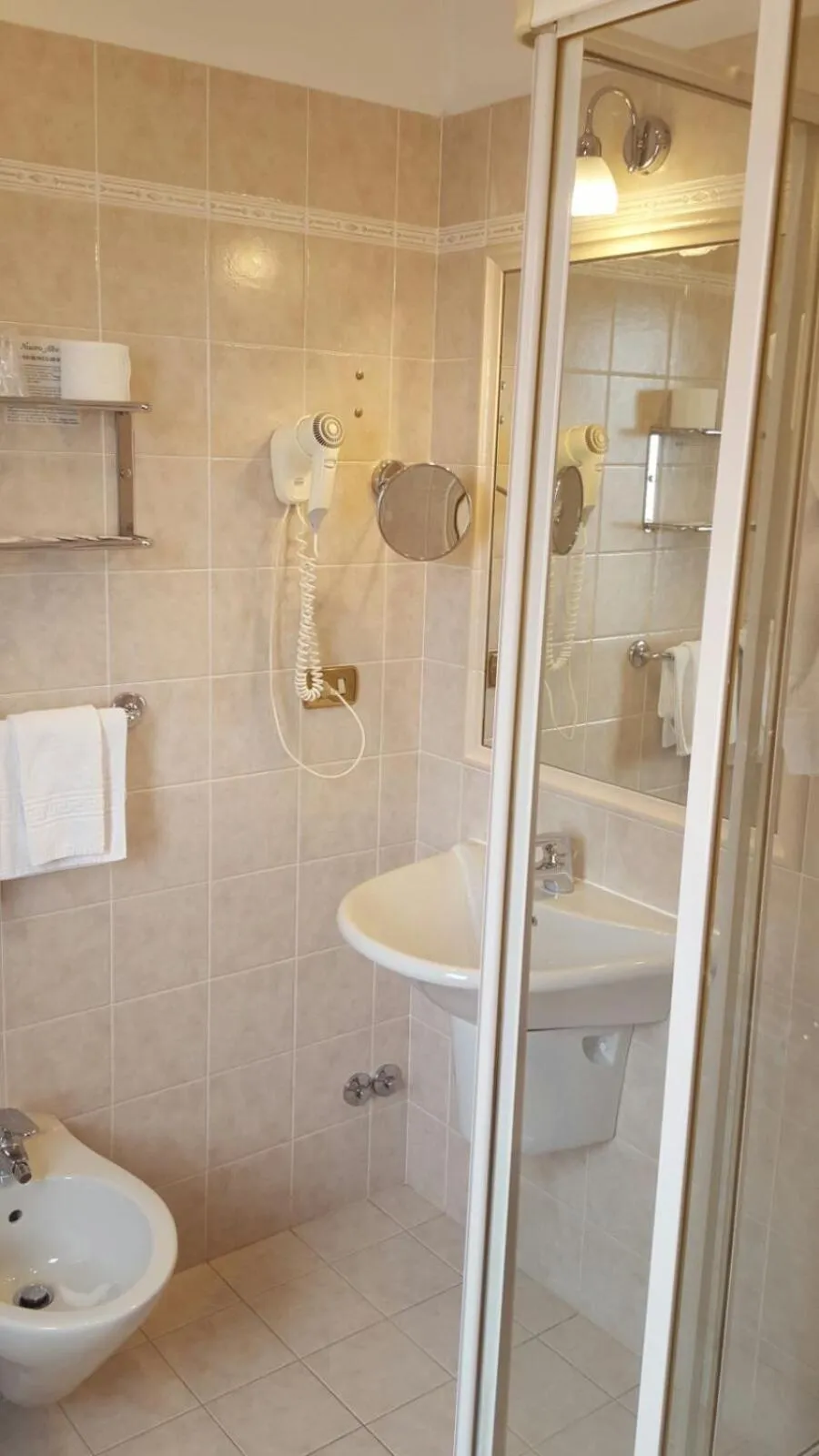 Bathroom in Nuovo Albergo