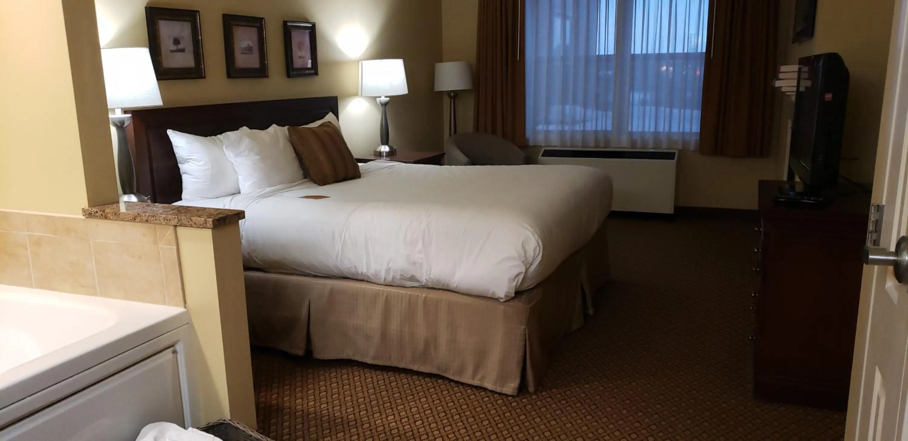 Bed in Jefferson Street Inn