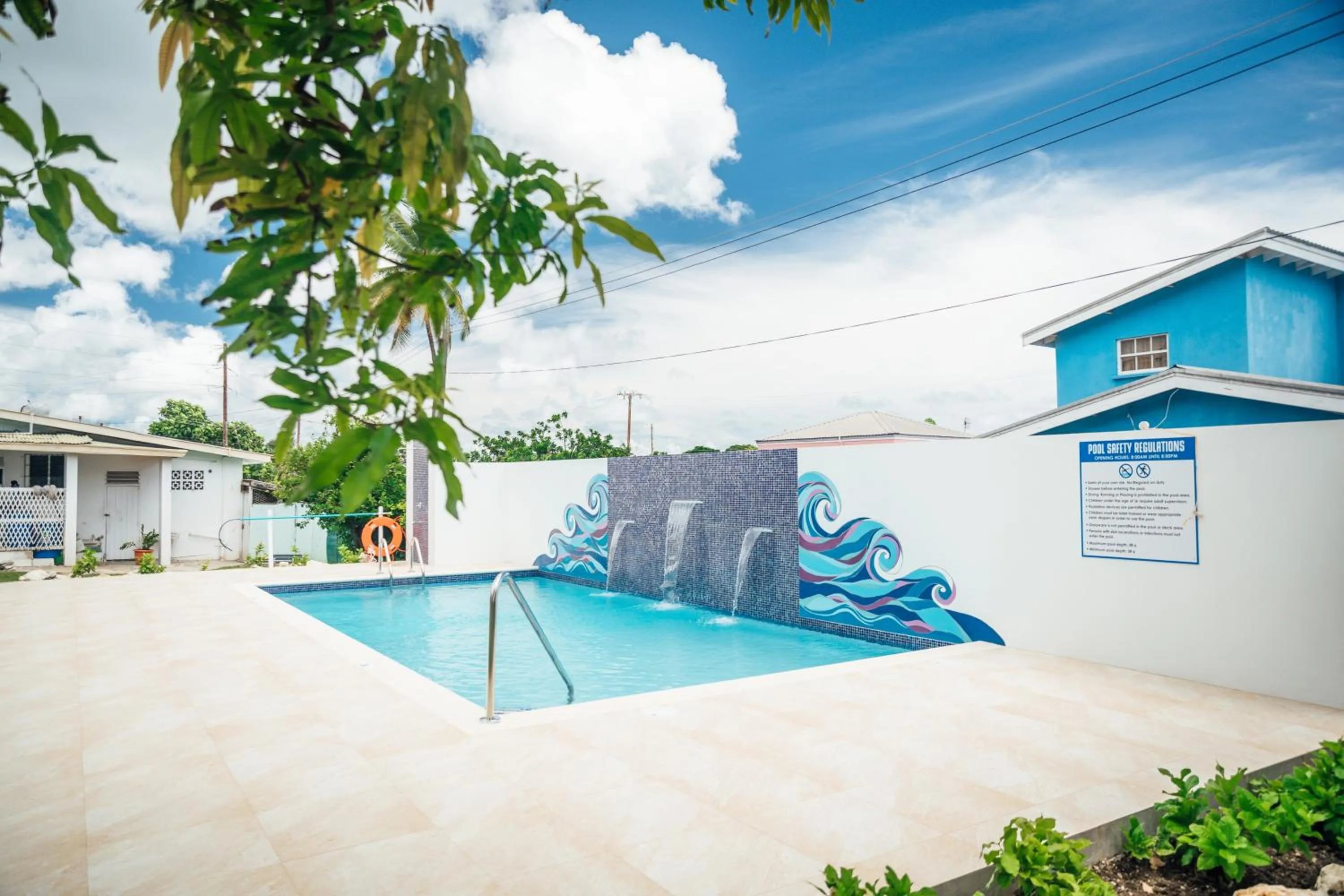 Swimming pool in Adulo Apartments