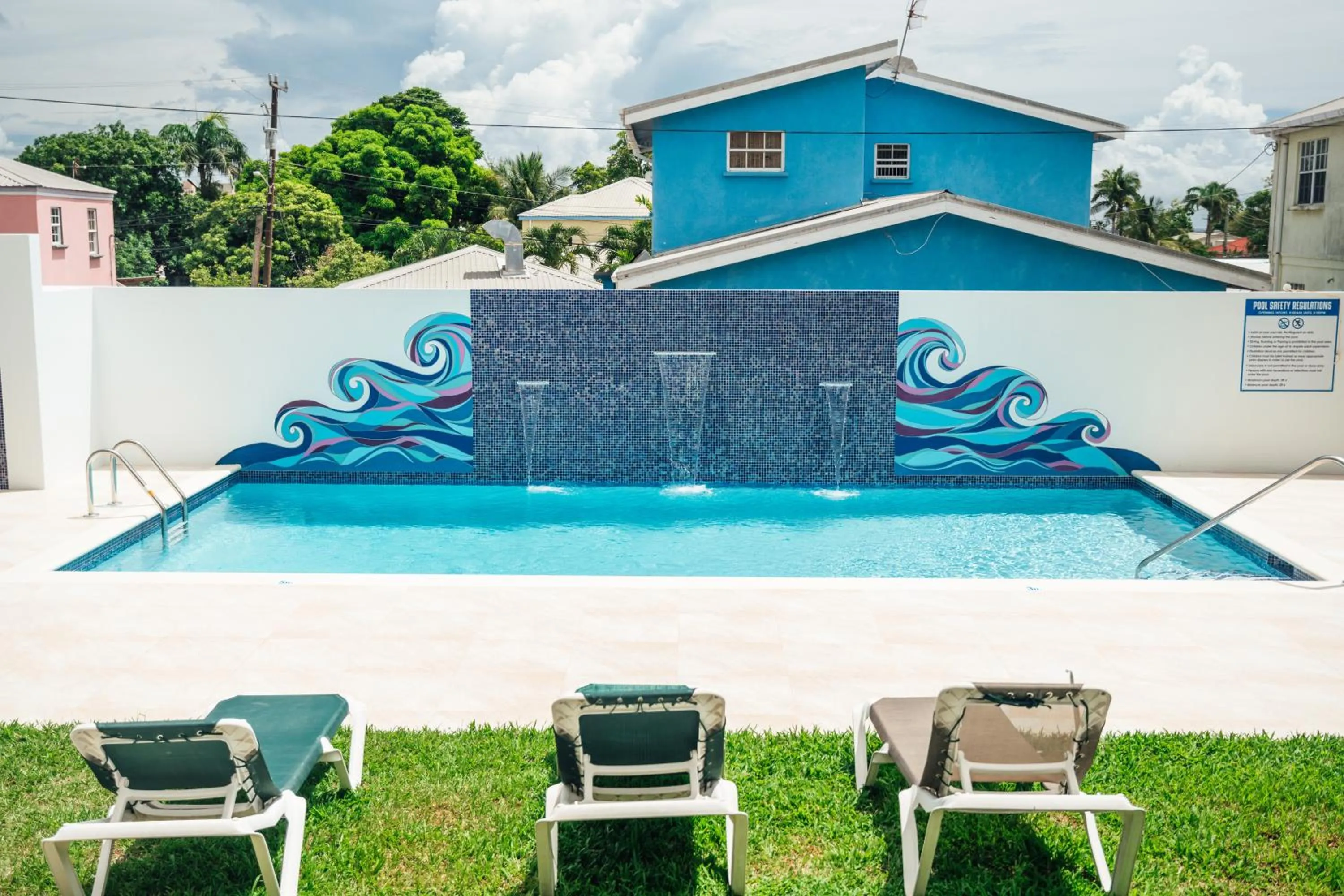 Swimming pool in Adulo Apartments
