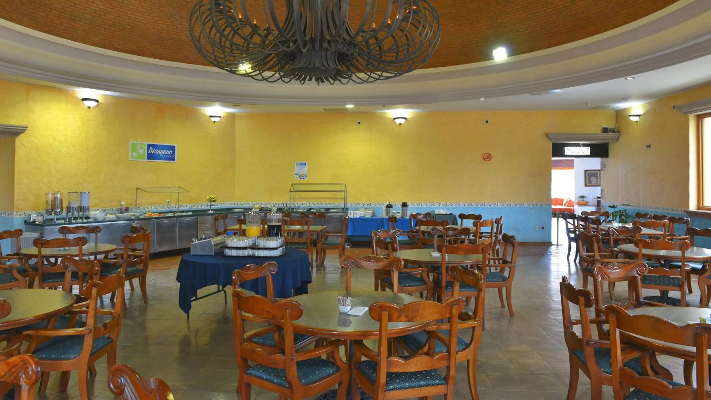 Restaurant/places to eat in Holiday Inn Express Morelia by IHG