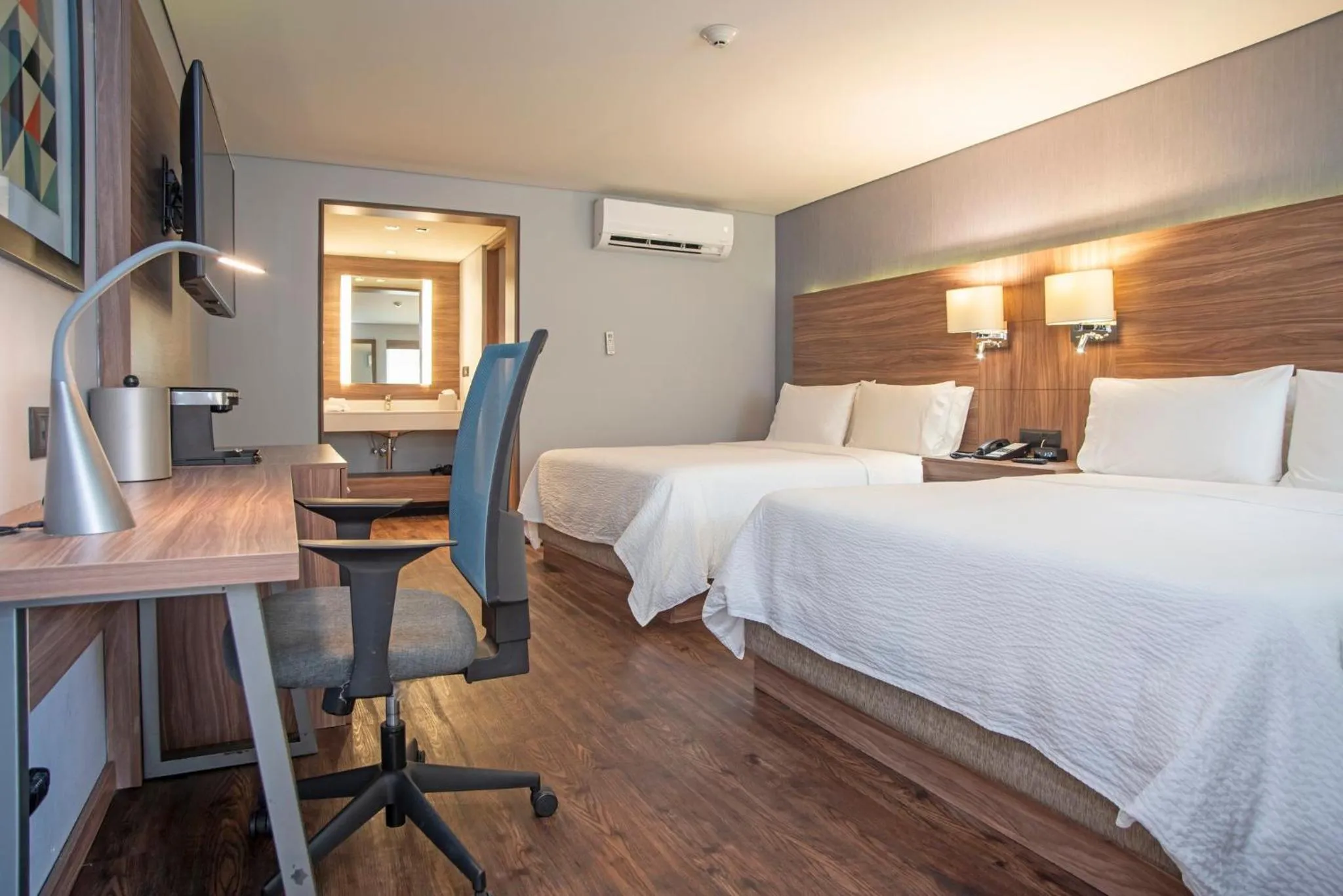 Photo of the whole room, Bed in Holiday Inn Express Morelia by IHG