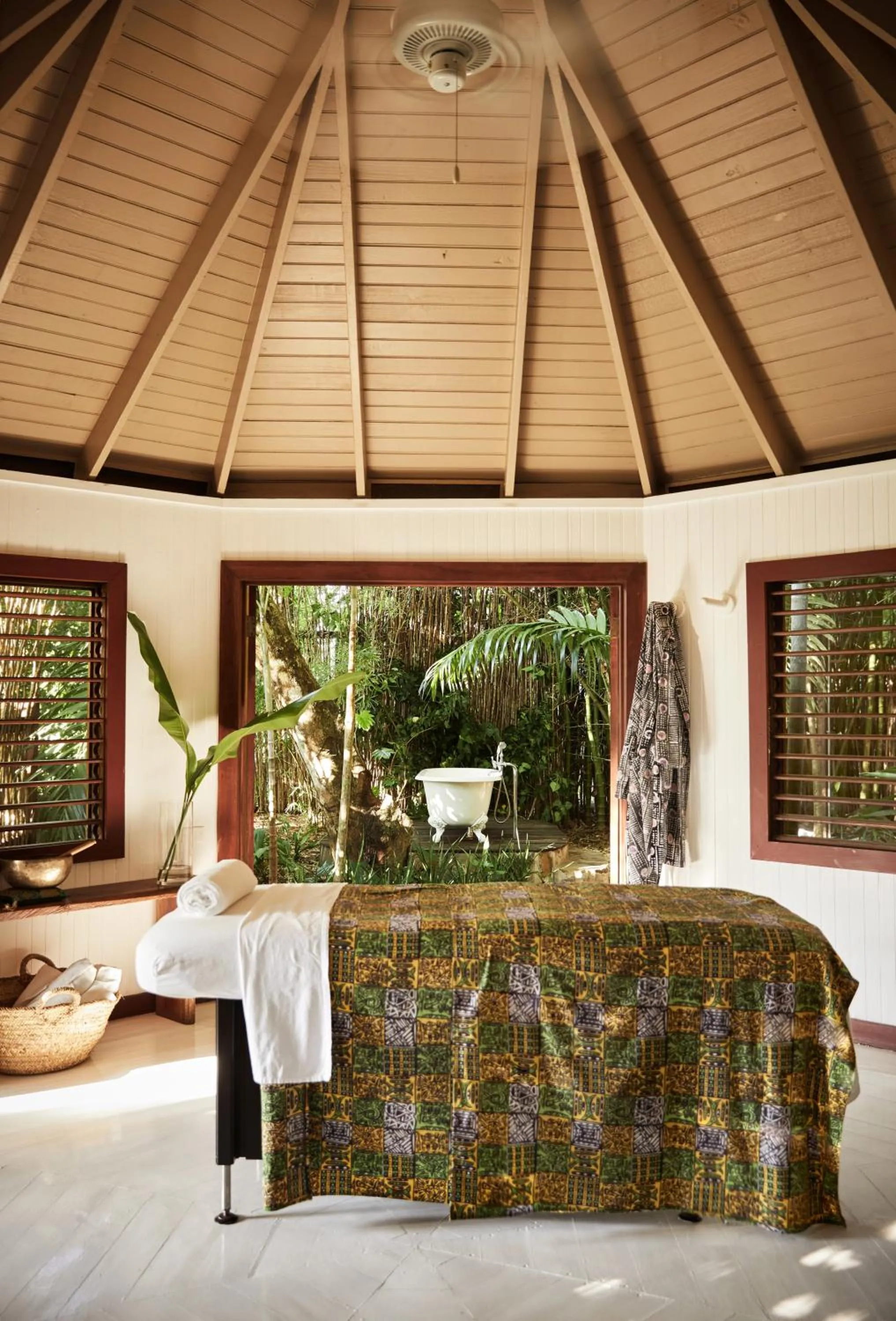 Massage in GoldenEye