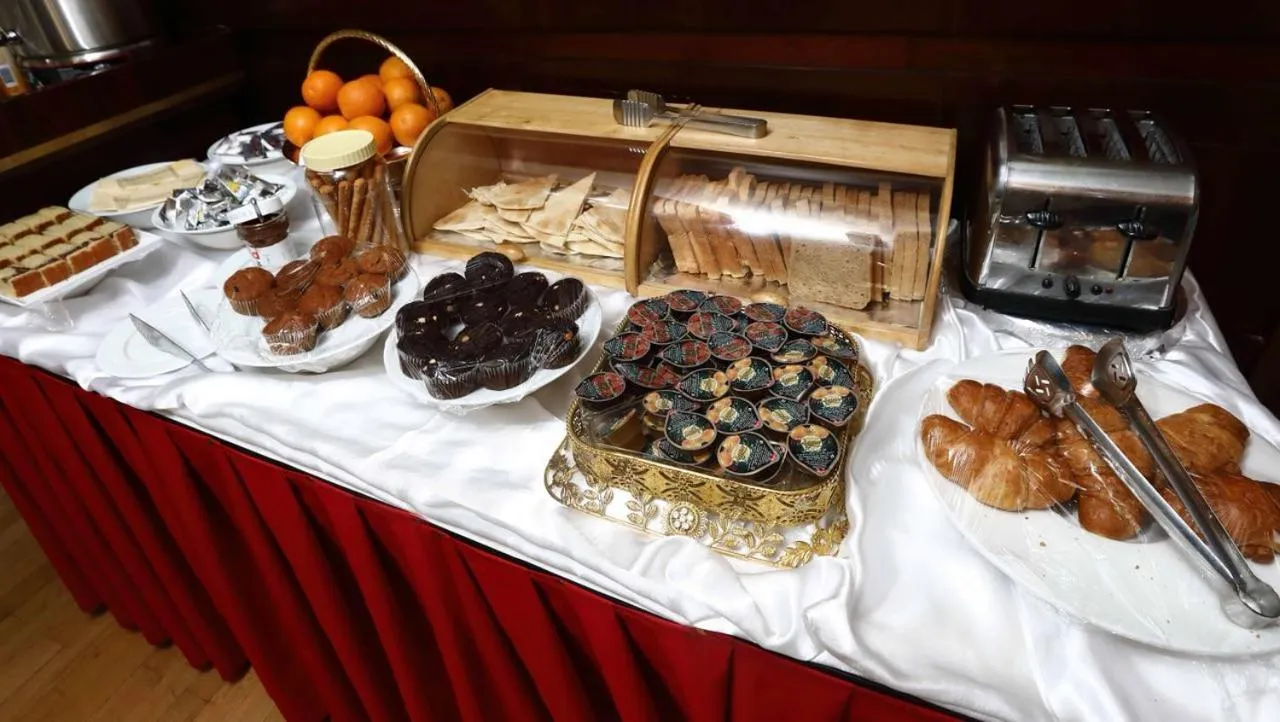 Buffet breakfast in Al Hayat Hotel Suites