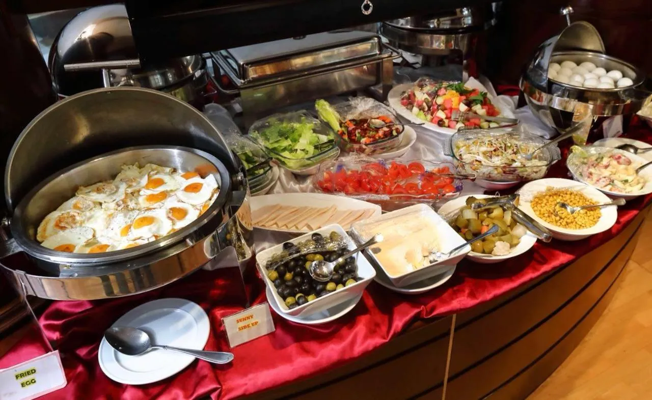 Buffet breakfast in Al Hayat Hotel Suites