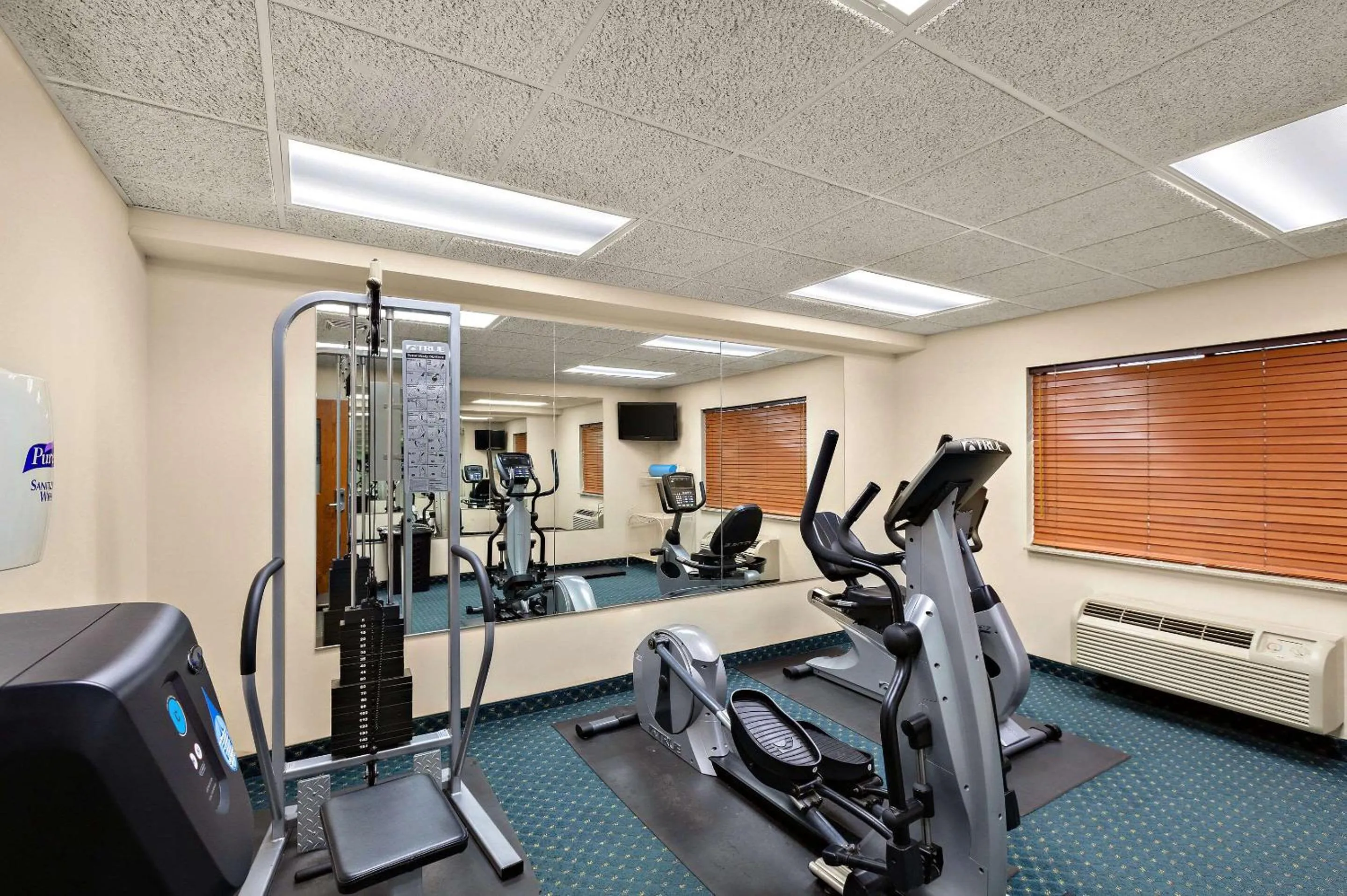 Fitness centre/facilities in Country Inn & Suites by Radisson, Jonesborough-Johnson City West, TN