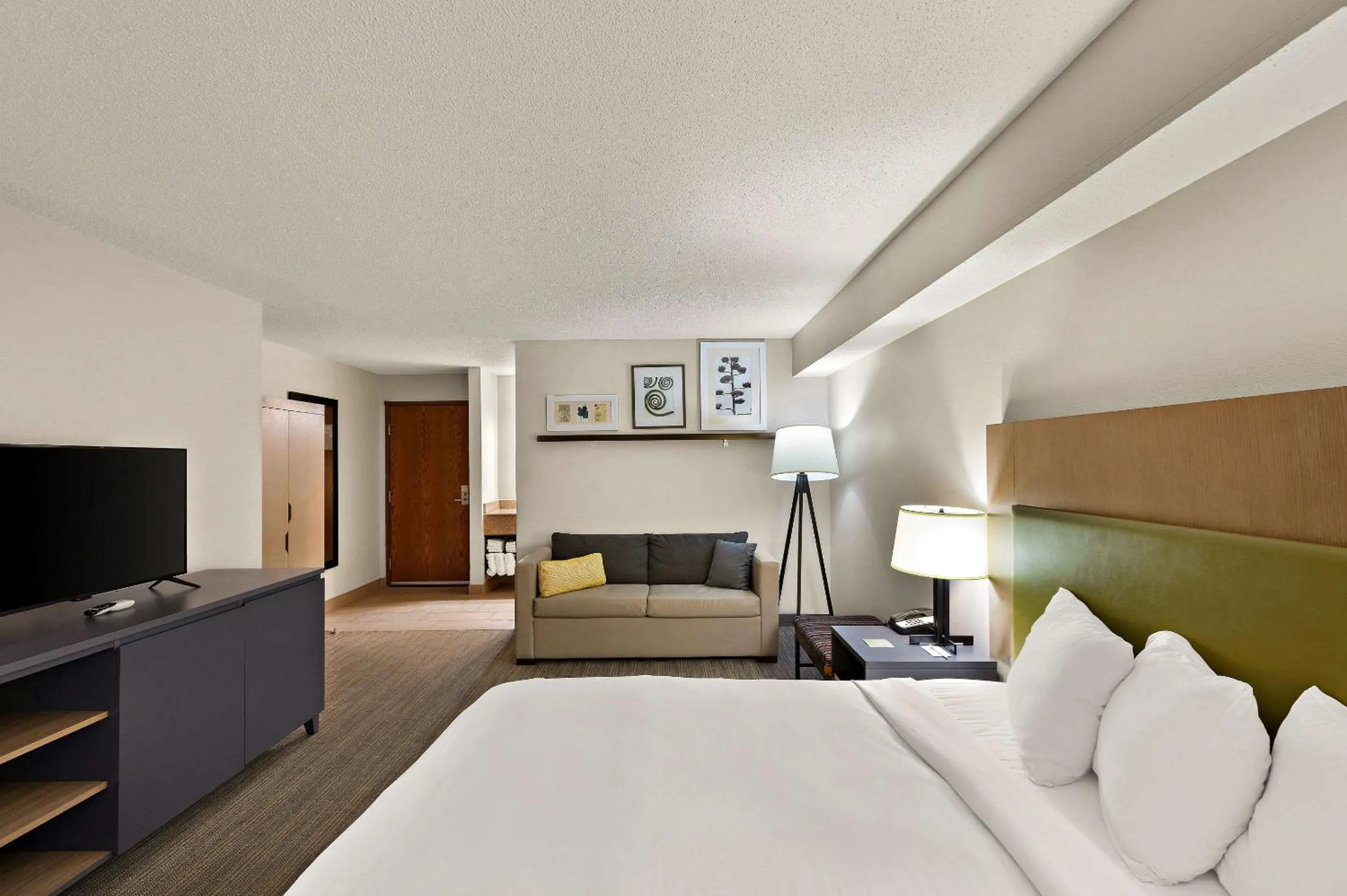 Bedroom, Bed in Country Inn & Suites by Radisson, Jonesborough-Johnson City West, TN