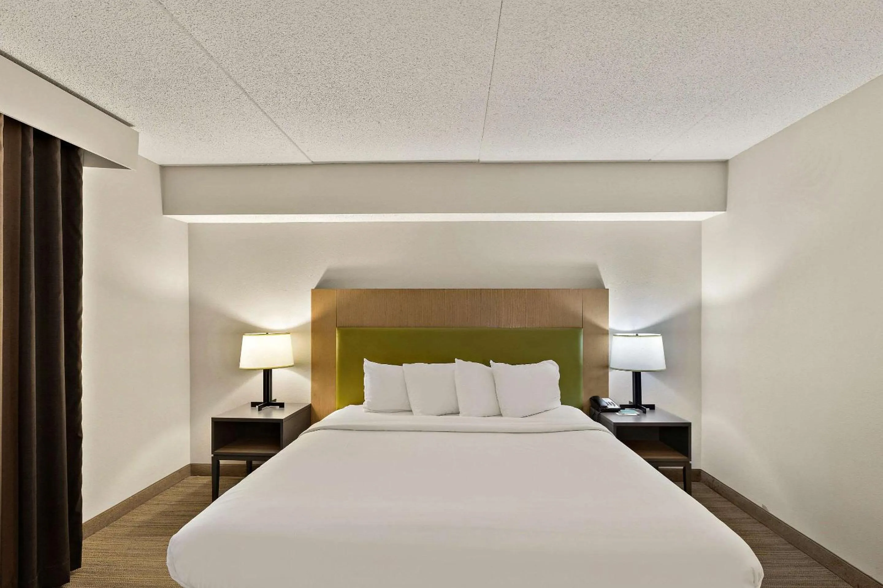 Bedroom, Bed in Country Inn & Suites by Radisson, Jonesborough-Johnson City West, TN