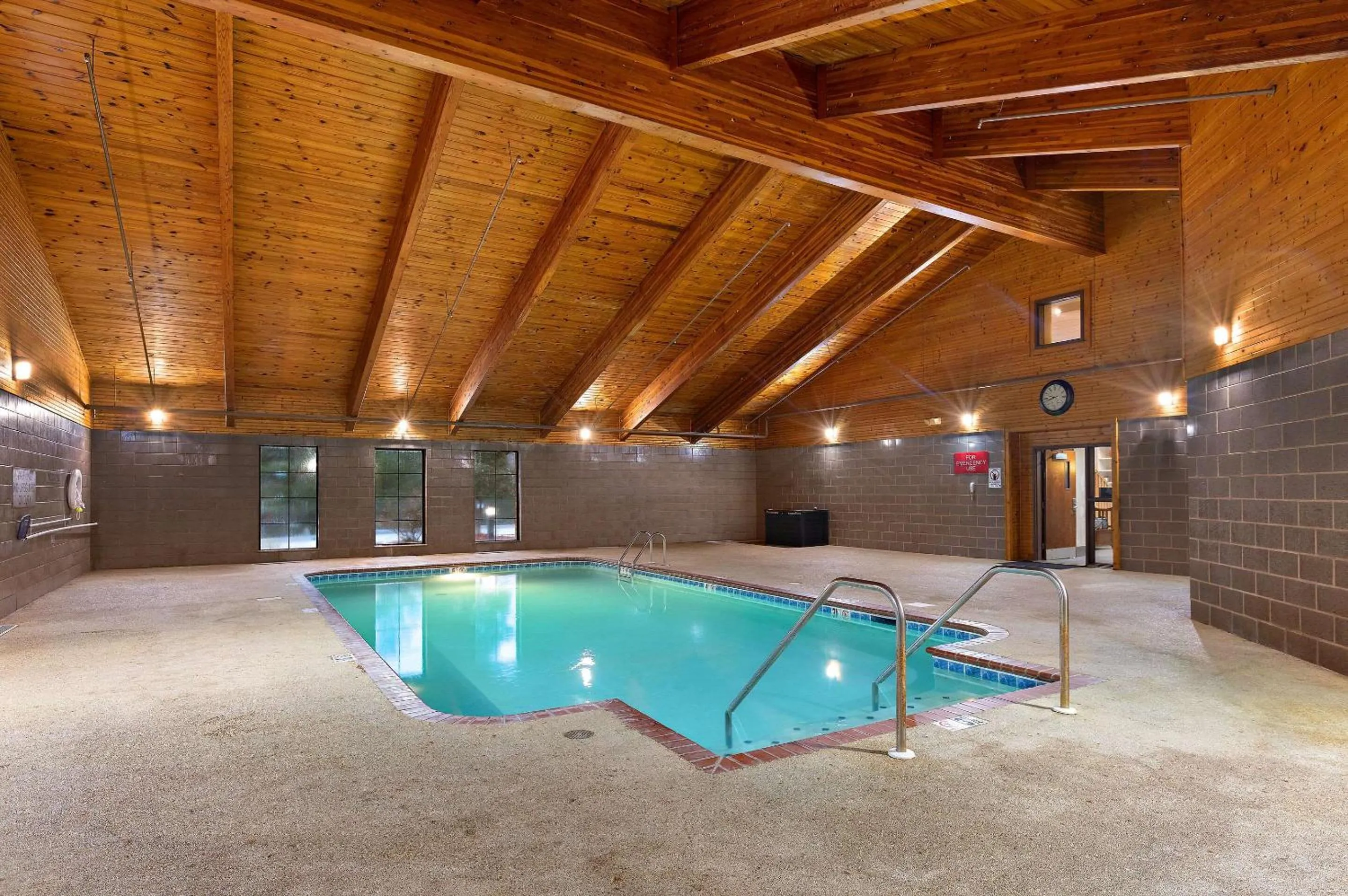 Swimming pool in Country Inn & Suites by Radisson, Jonesborough-Johnson City West, TN