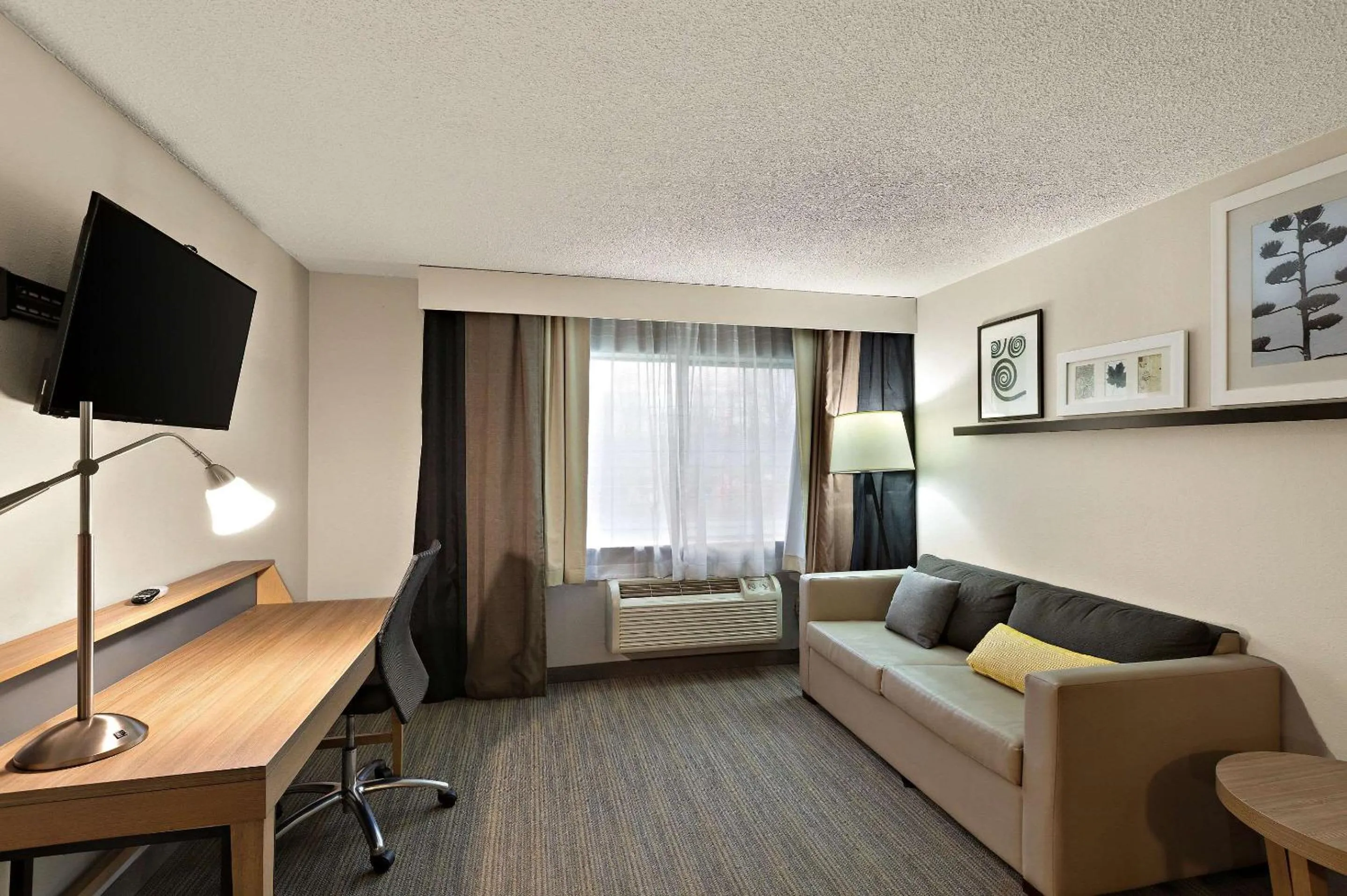 Bedroom in Country Inn & Suites by Radisson, Jonesborough-Johnson City West, TN