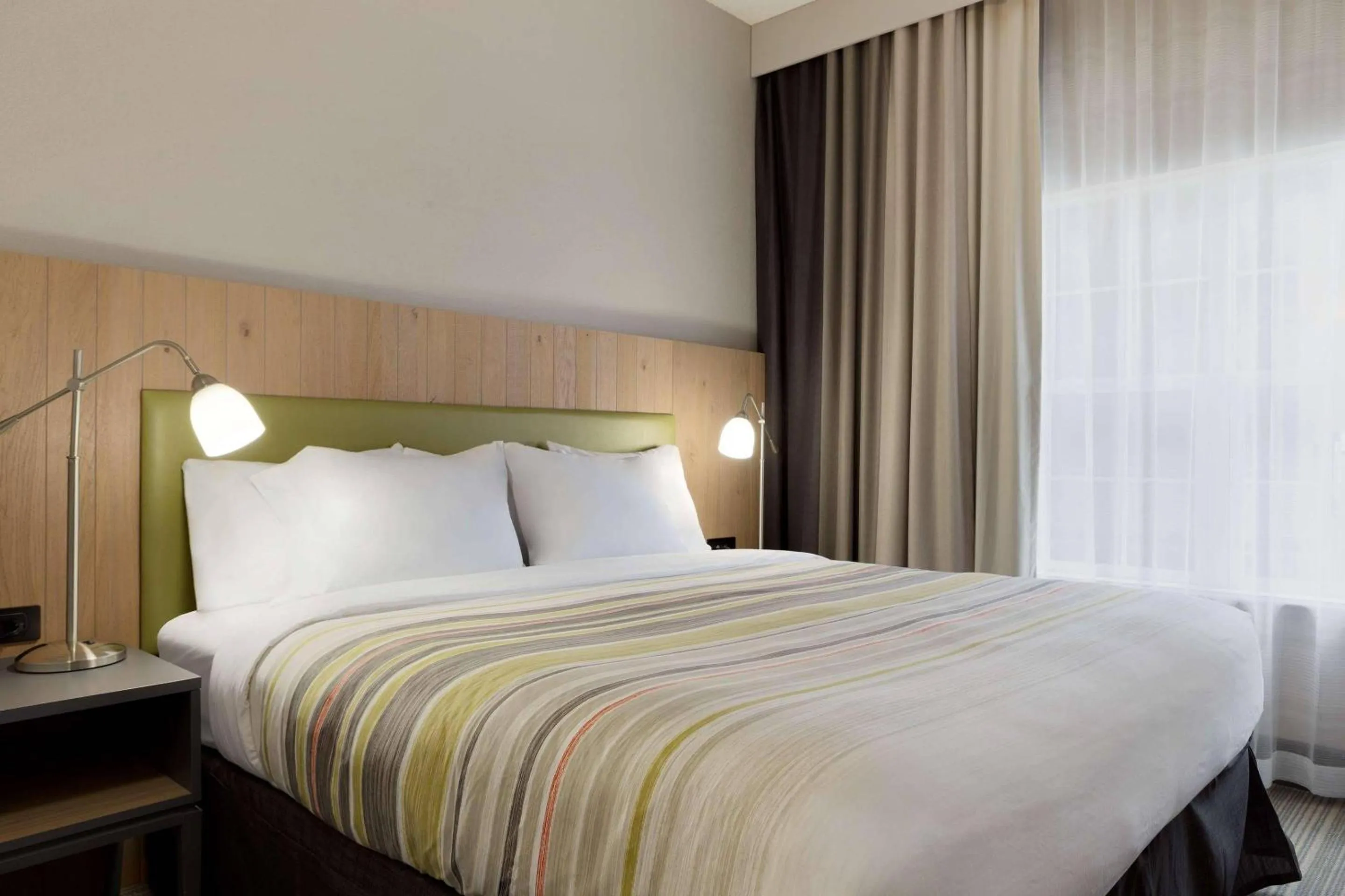 Bedroom, Bed in Country Inn & Suites by Radisson, Jackson, TN