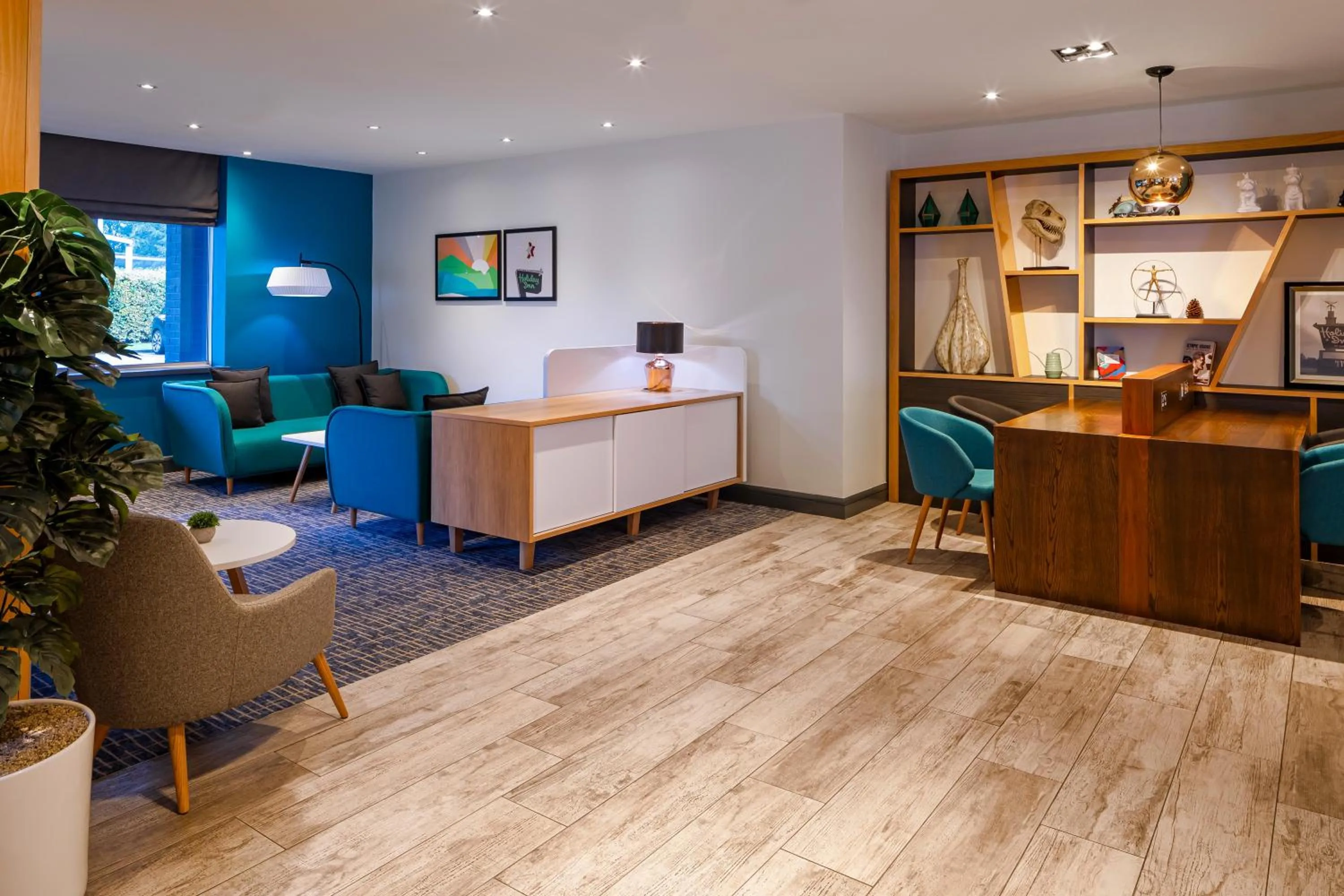 Lobby or reception in Holiday Inn High Wycombe M40, Jct.4 by IHG
