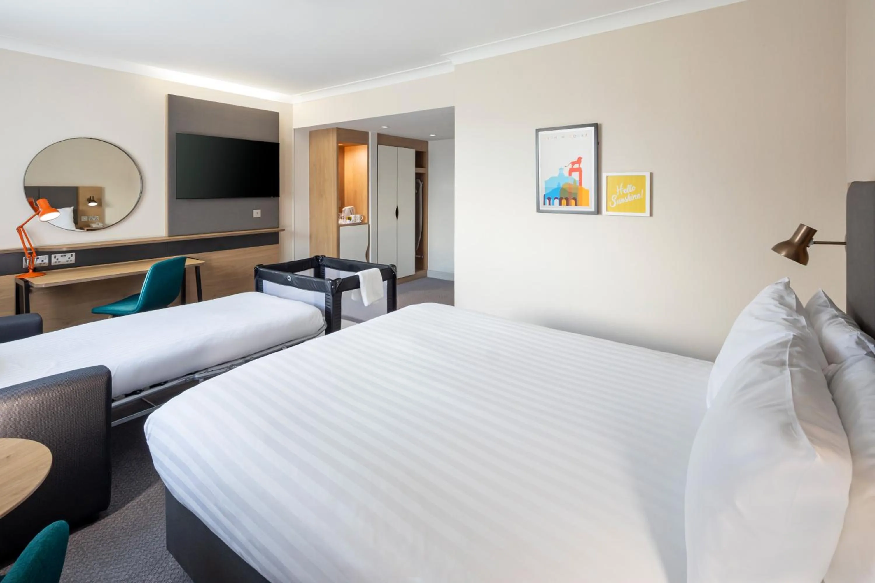 Bedroom, Bed in Holiday Inn High Wycombe M40, Jct.4 by IHG