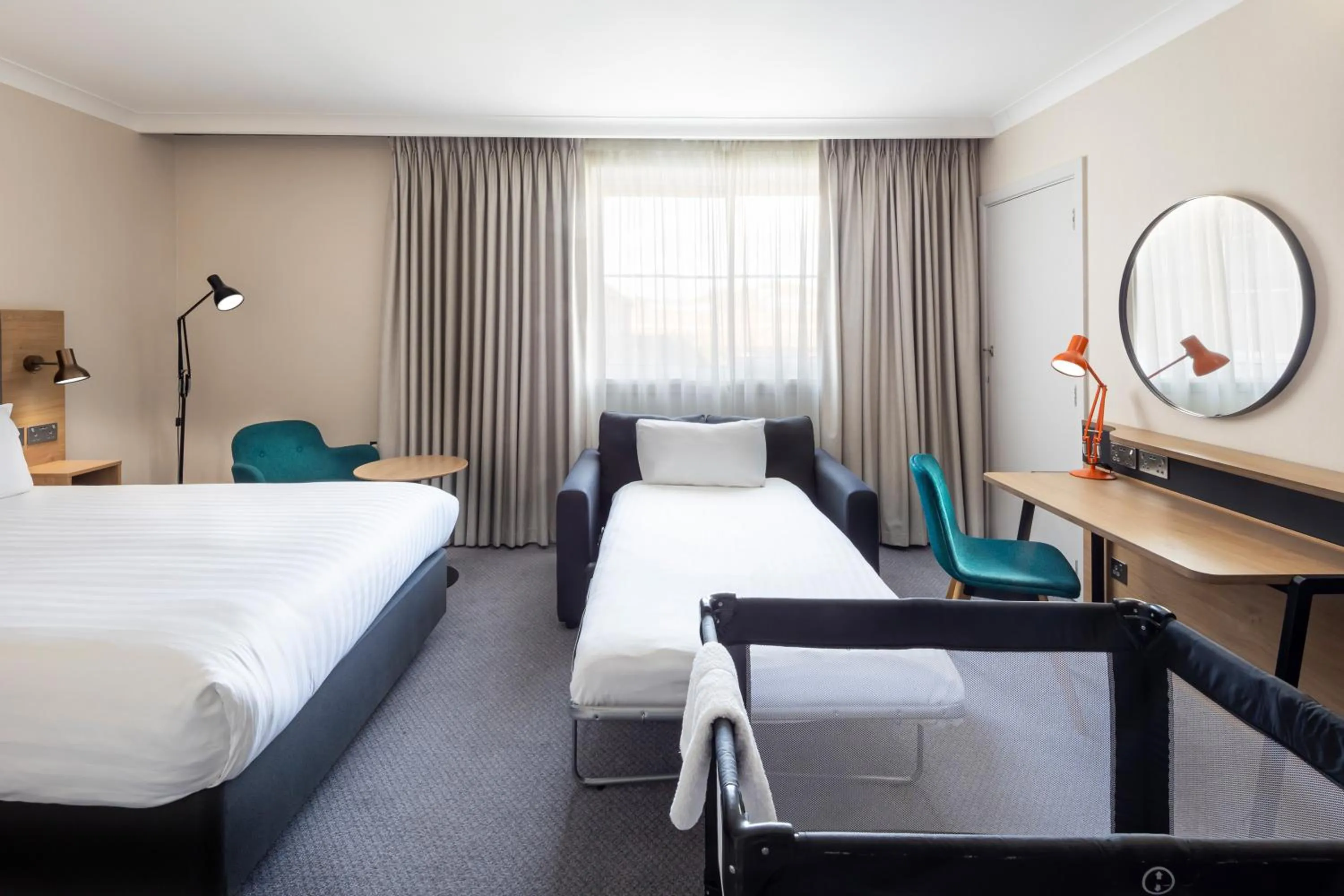 TV and multimedia, Bed in Holiday Inn High Wycombe M40, Jct.4 by IHG