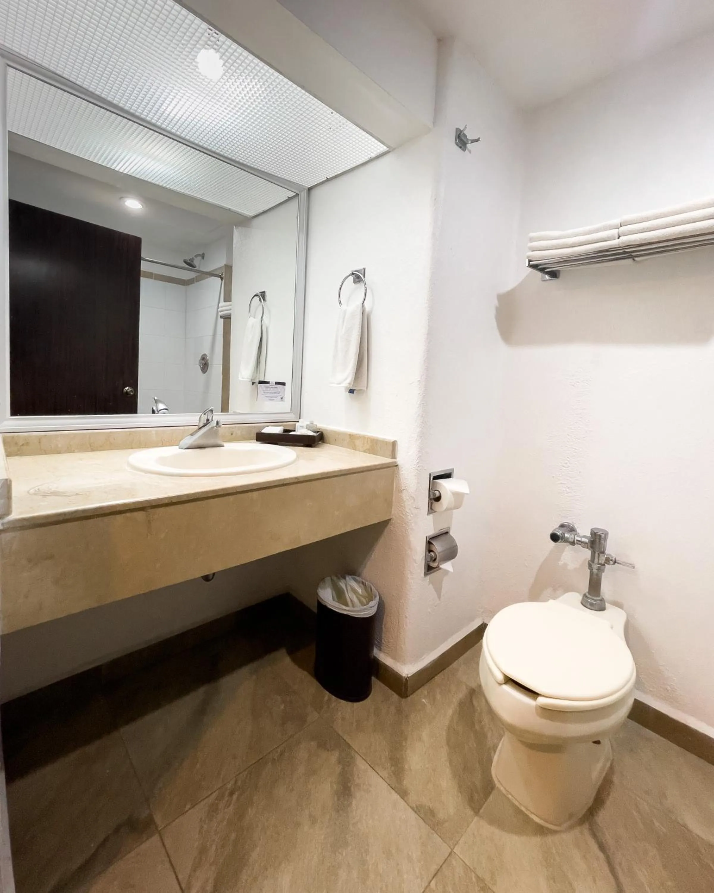 Bathroom in Hotel Gran Plaza & Convention Center