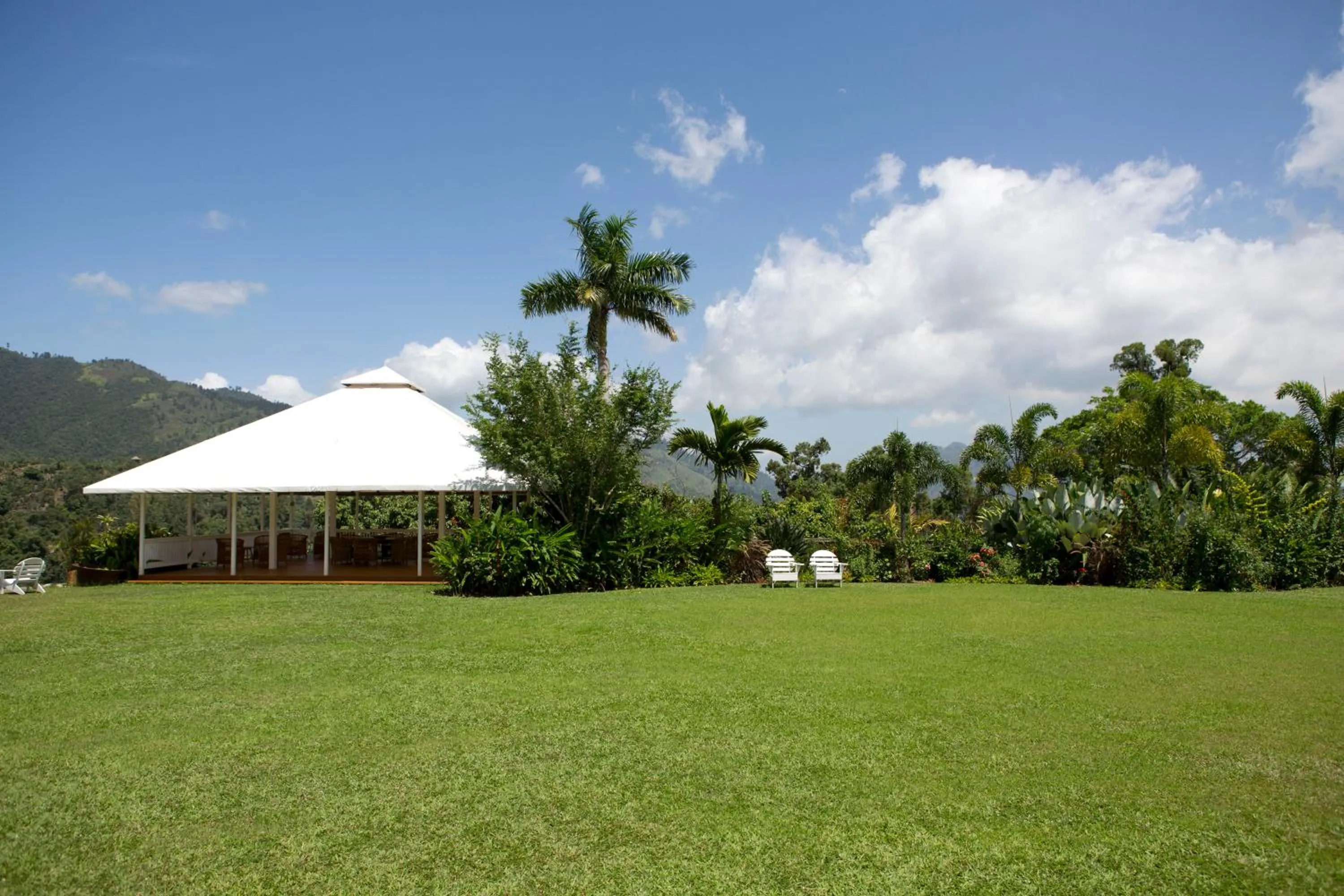 Facade/entrance in Strawberry Hill