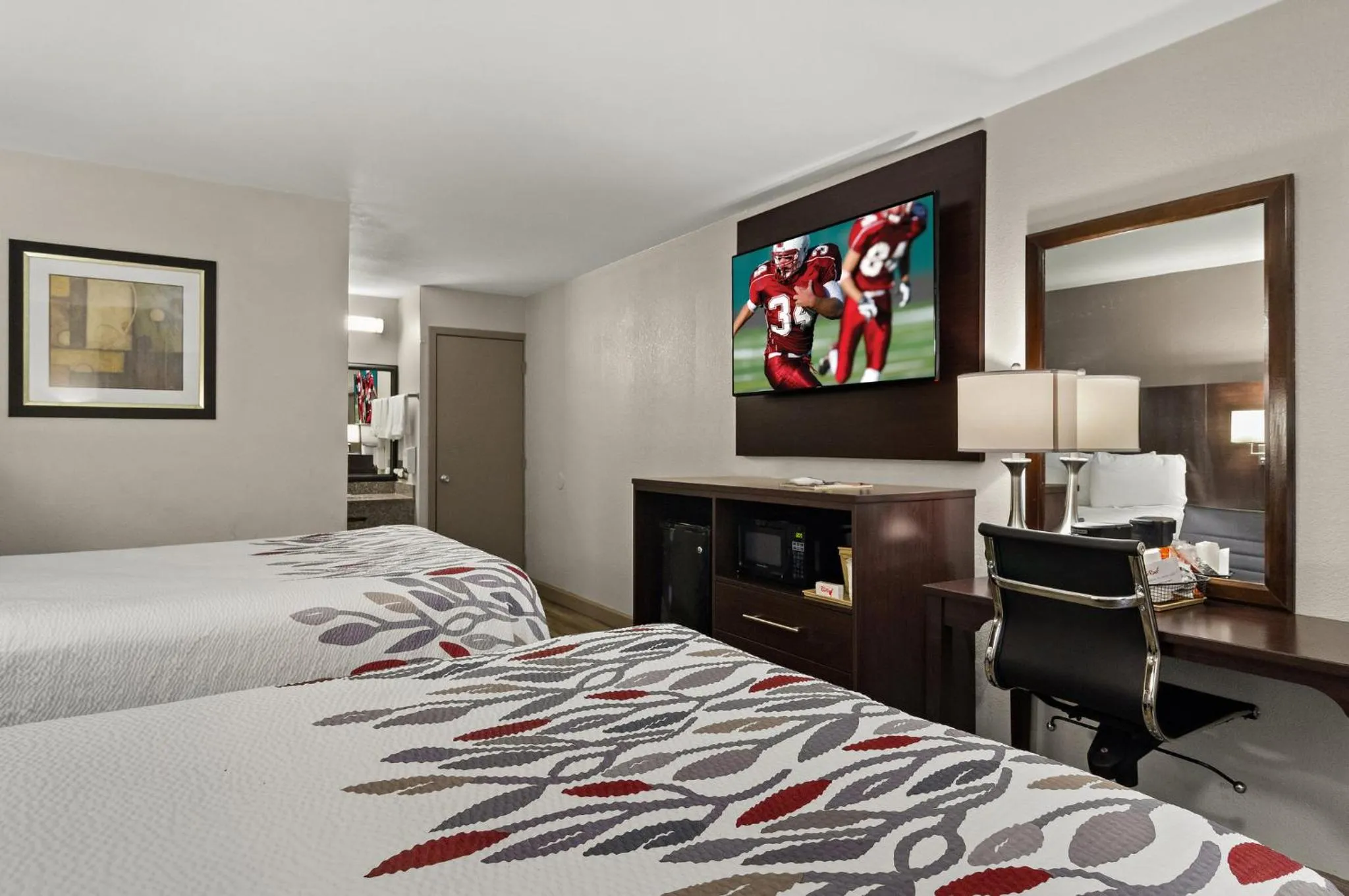 Photo of the whole room, Bed in Red Roof Inn Baldwin