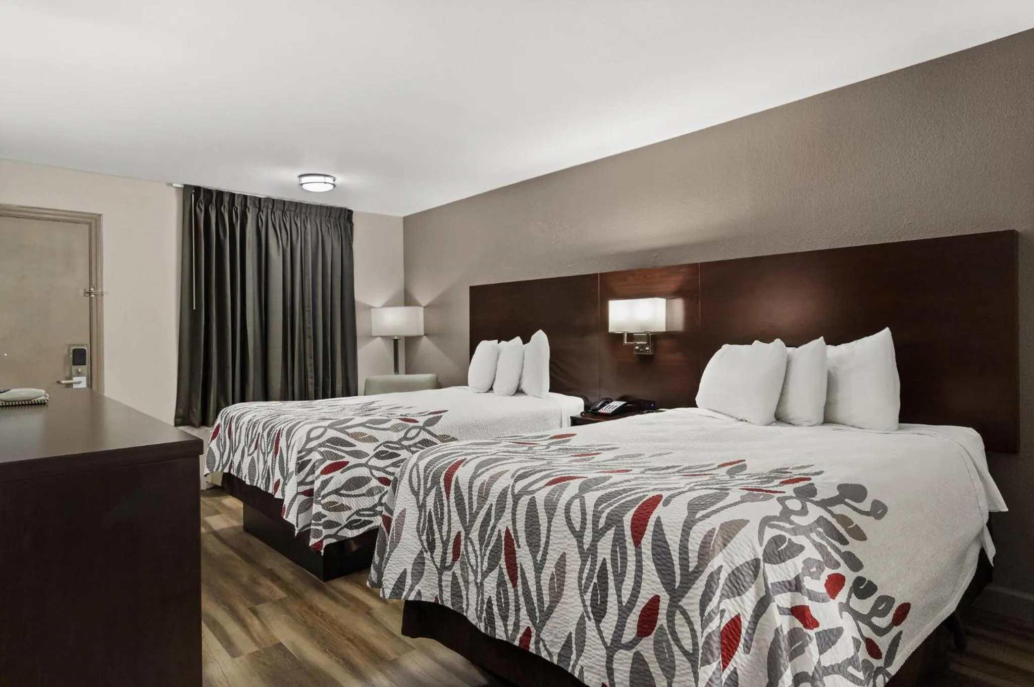 Photo of the whole room, Bed in Red Roof Inn Baldwin