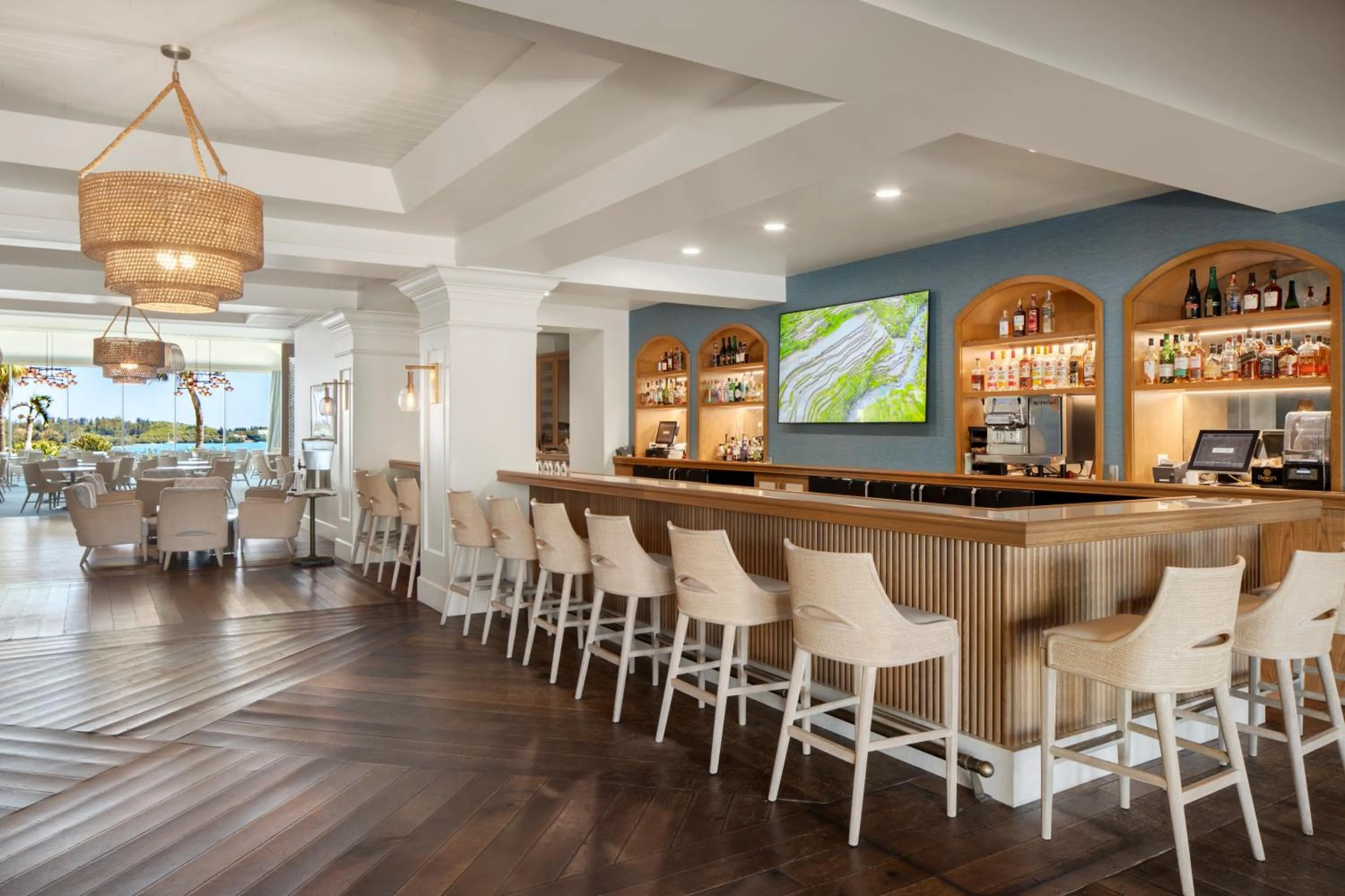 Food and drinks in Grotto Bay Beach Resort