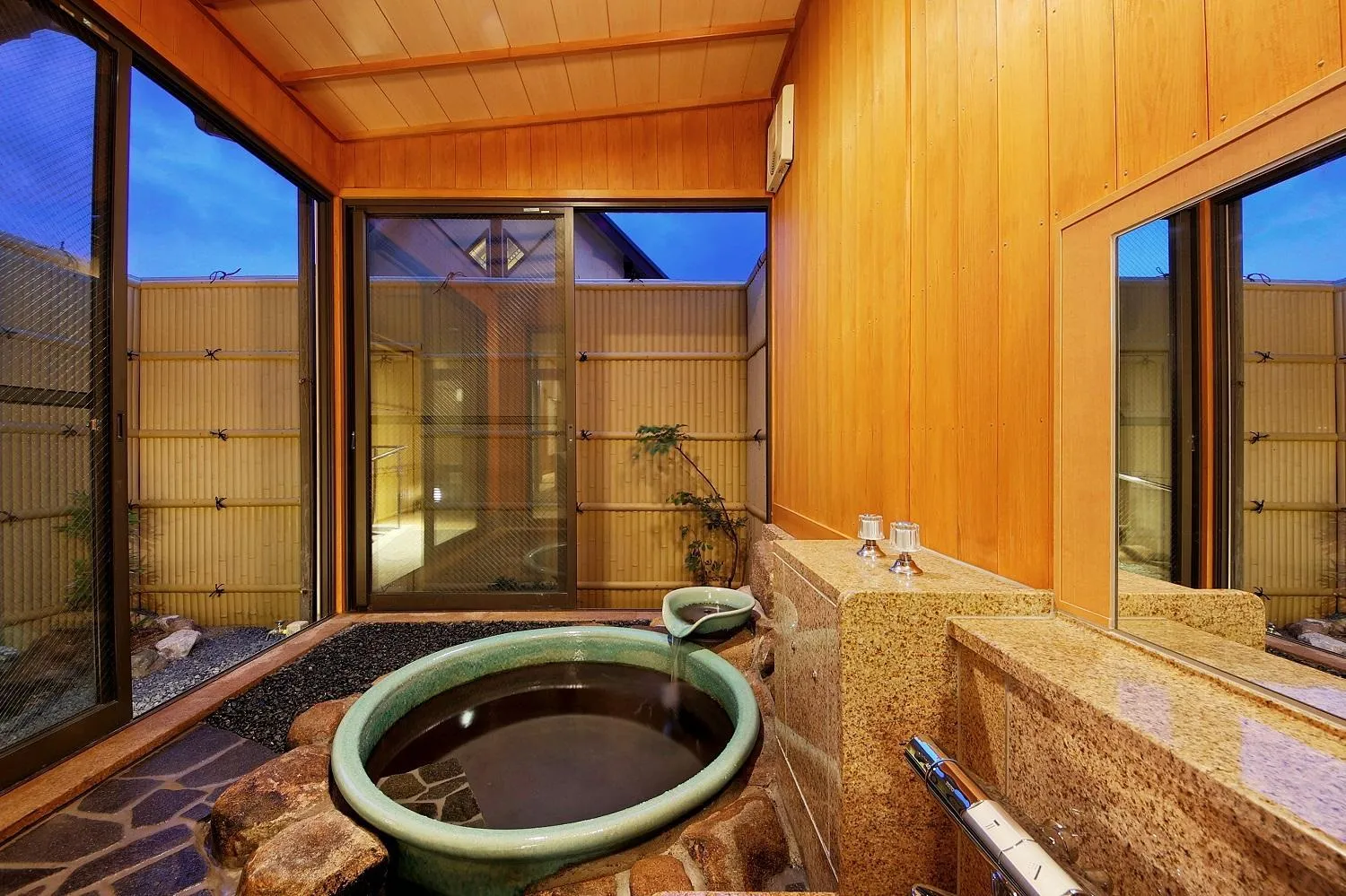 Open Air Bath in Kaike Shogetsu