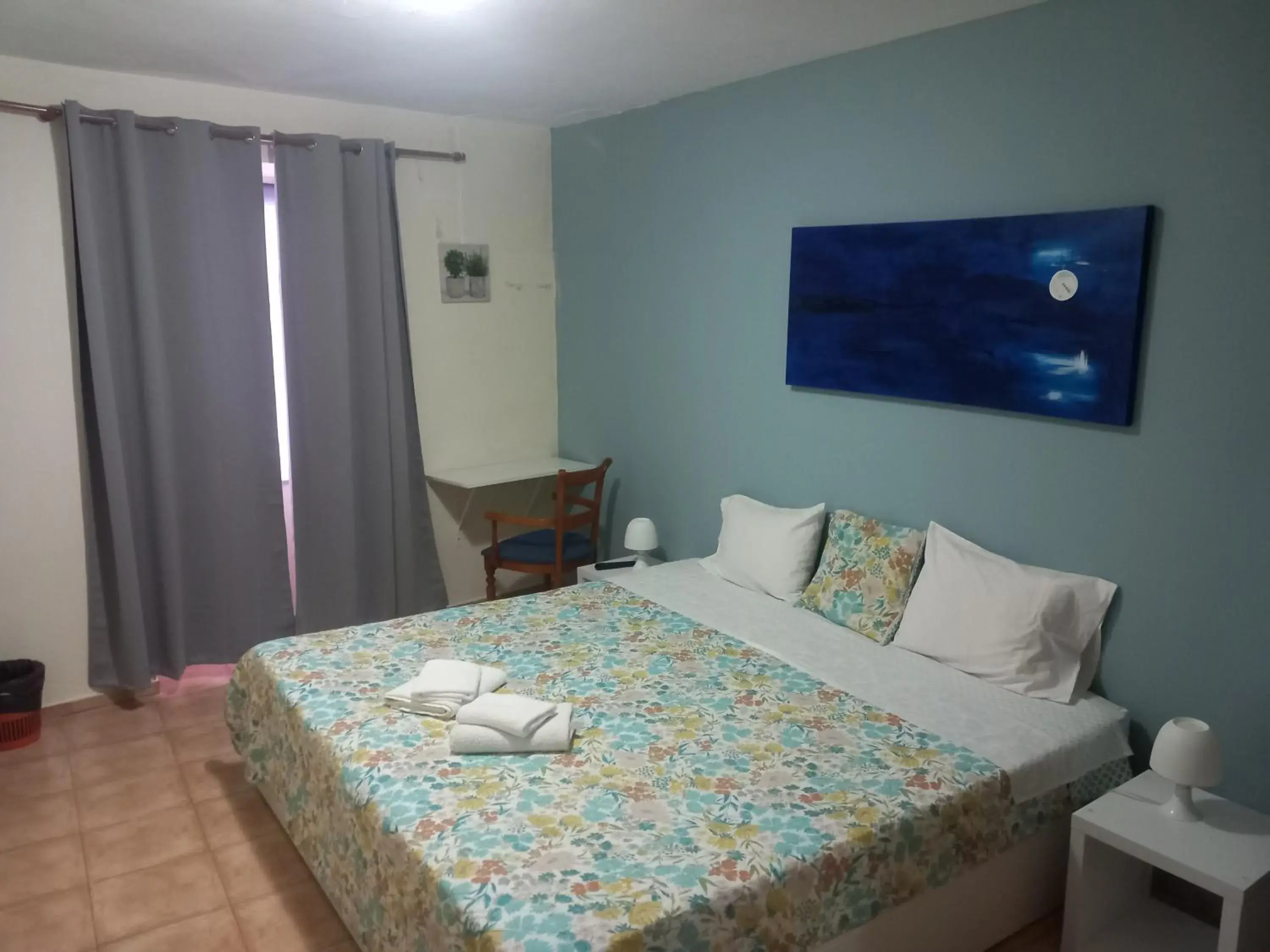 Large Double or Twin Room - single occupancy in Sao Jose Guesthouse Large Double or Twin Room - single occupancy in Sao Jose Guesthouse