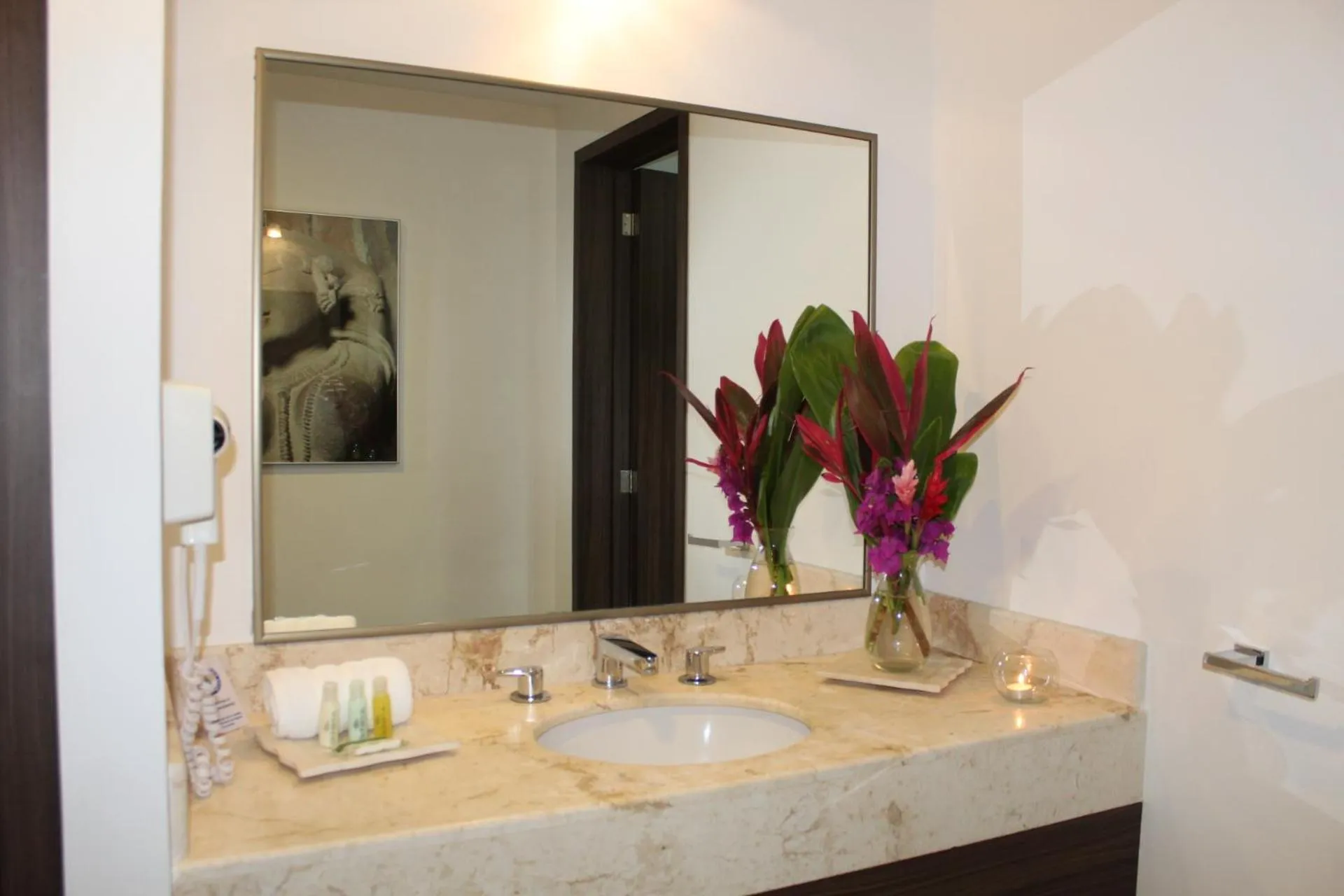 Bathroom in Mesón de la Luna Hotel & Spa