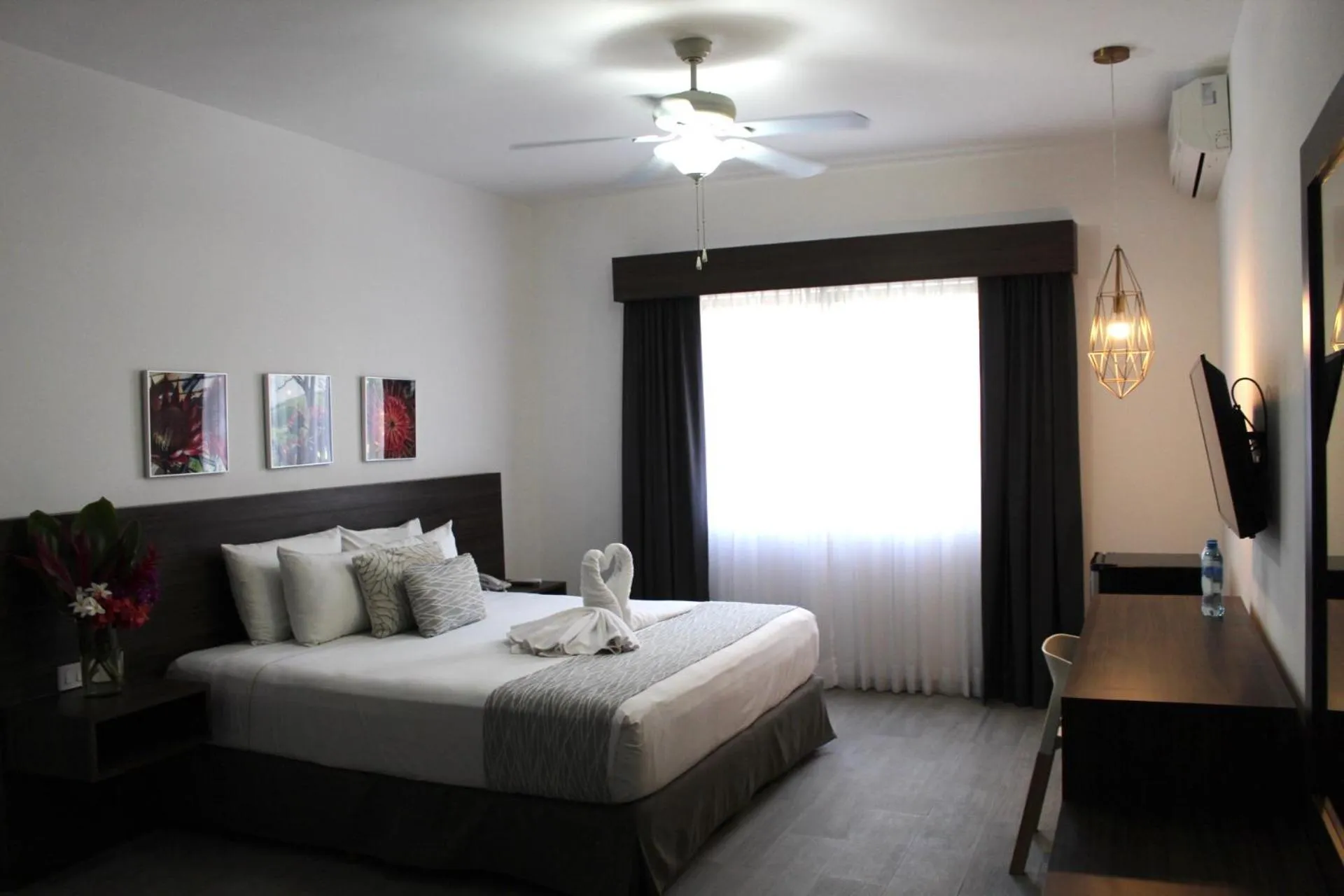 Photo of the whole room, Bed in Mesón de la Luna Hotel & Spa