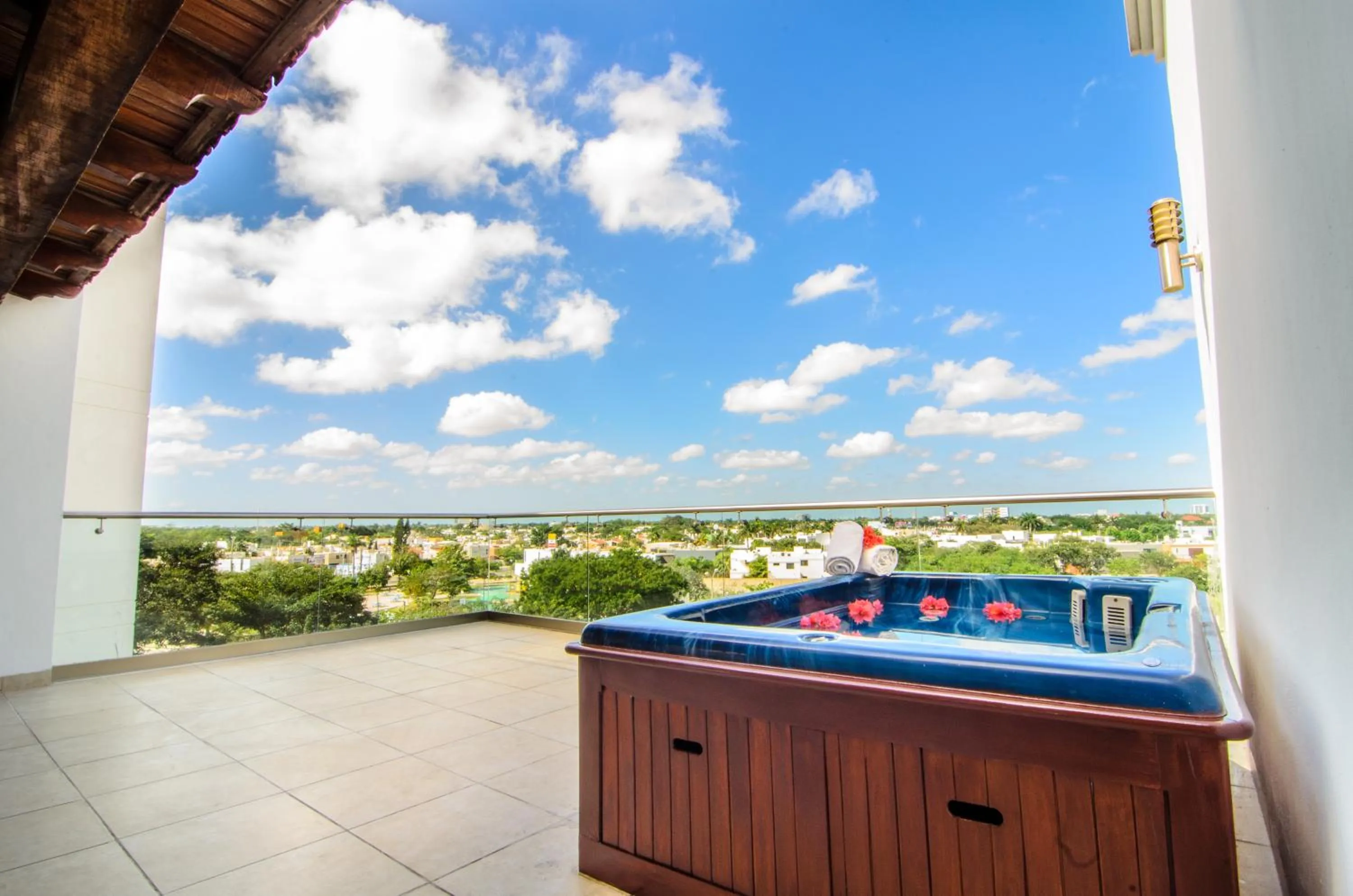 Hot Tub in Mesón de la Luna Hotel & Spa