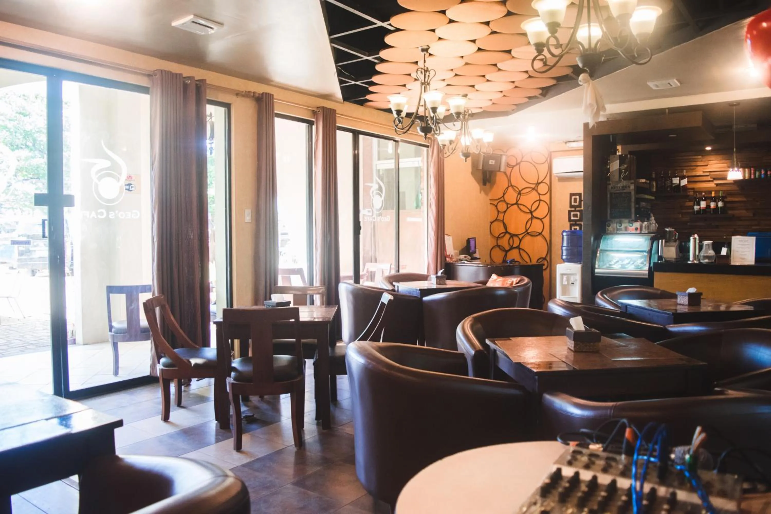 Restaurant/places to eat in Country Village Hotel