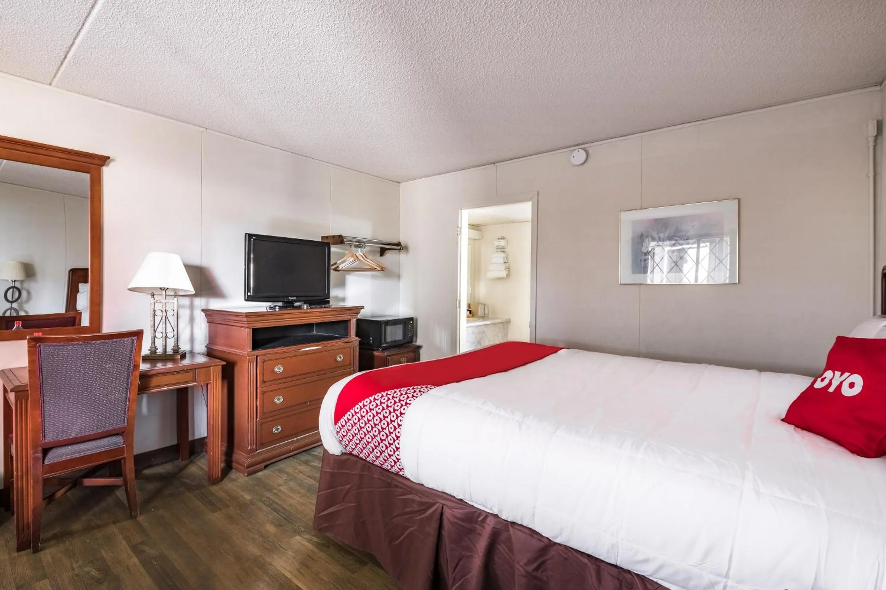 Bedroom in OYO Hotel Windmill Branson