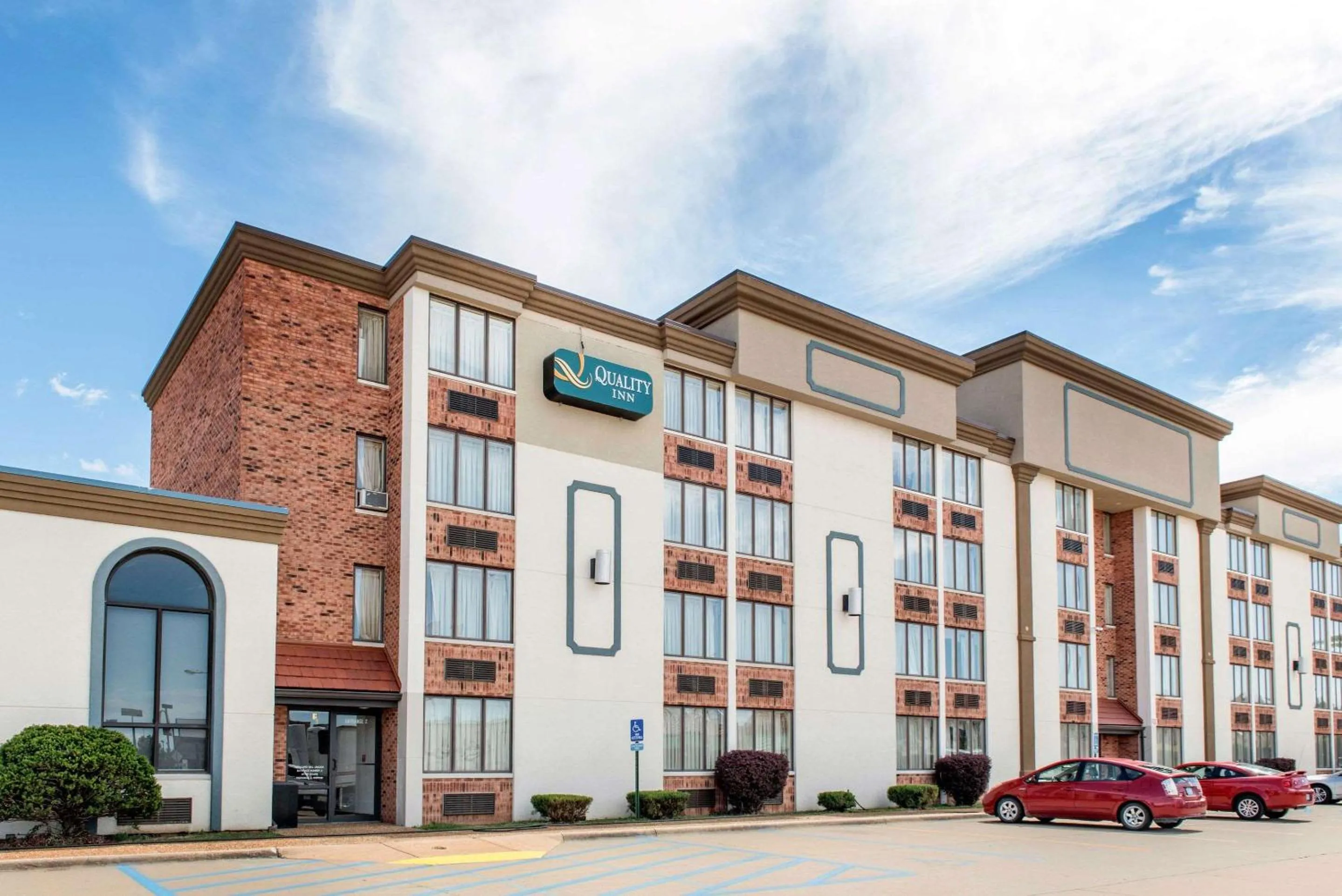 Property building in Quality Inn Festus