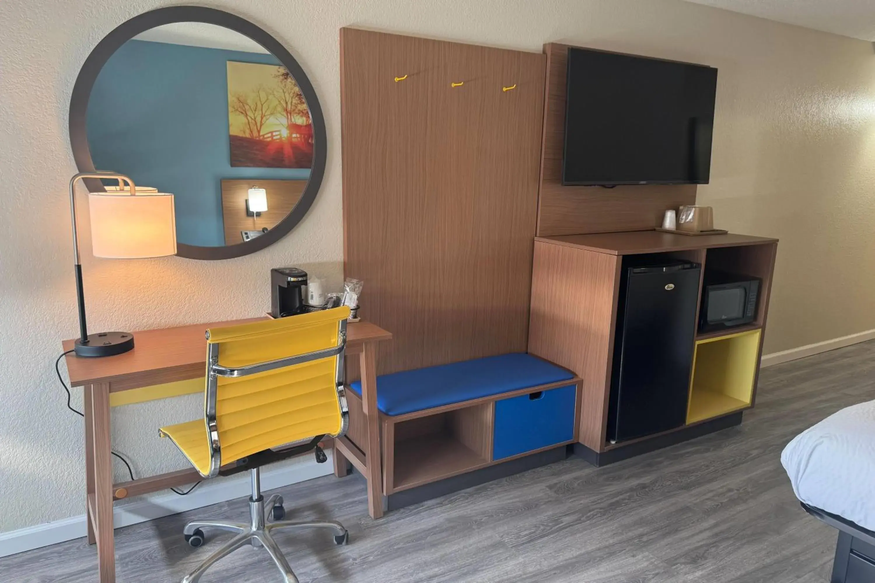 Deluxe King Suite - Non-Smoking in Days Inn & Suites by Wyndham Festus Deluxe King Suite - Non-Smoking in Days Inn & Suites by Wyndham Festus