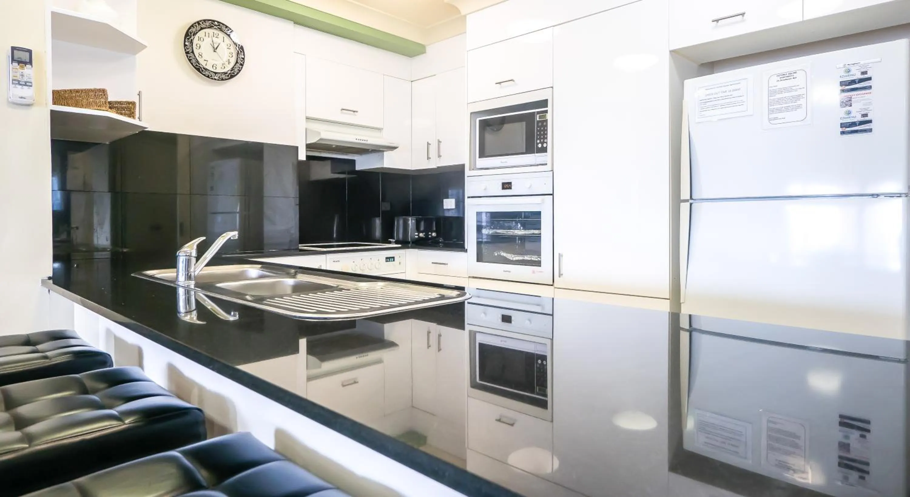 Kitchen or kitchenette in Victoria Square Apartments