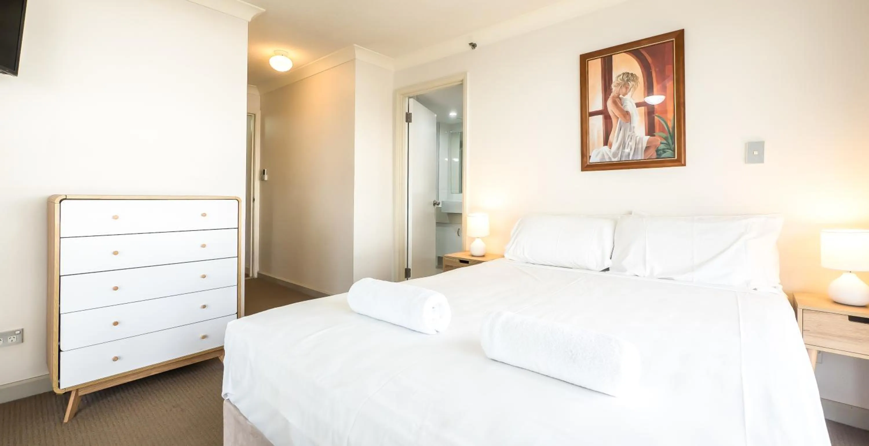 Bathroom, Bed in Victoria Square Apartments