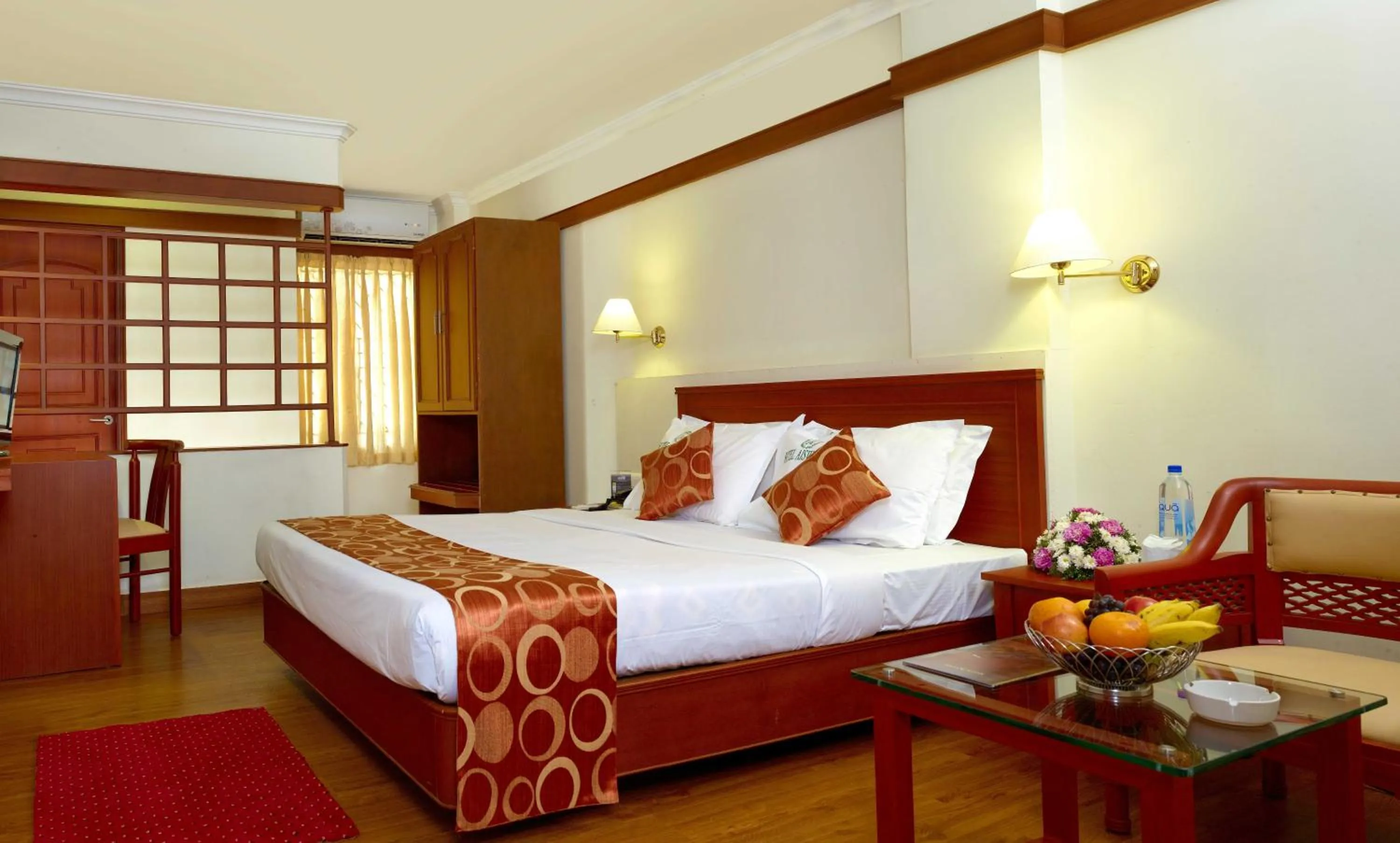 Seating area, Bed in Hotel Aiswarya